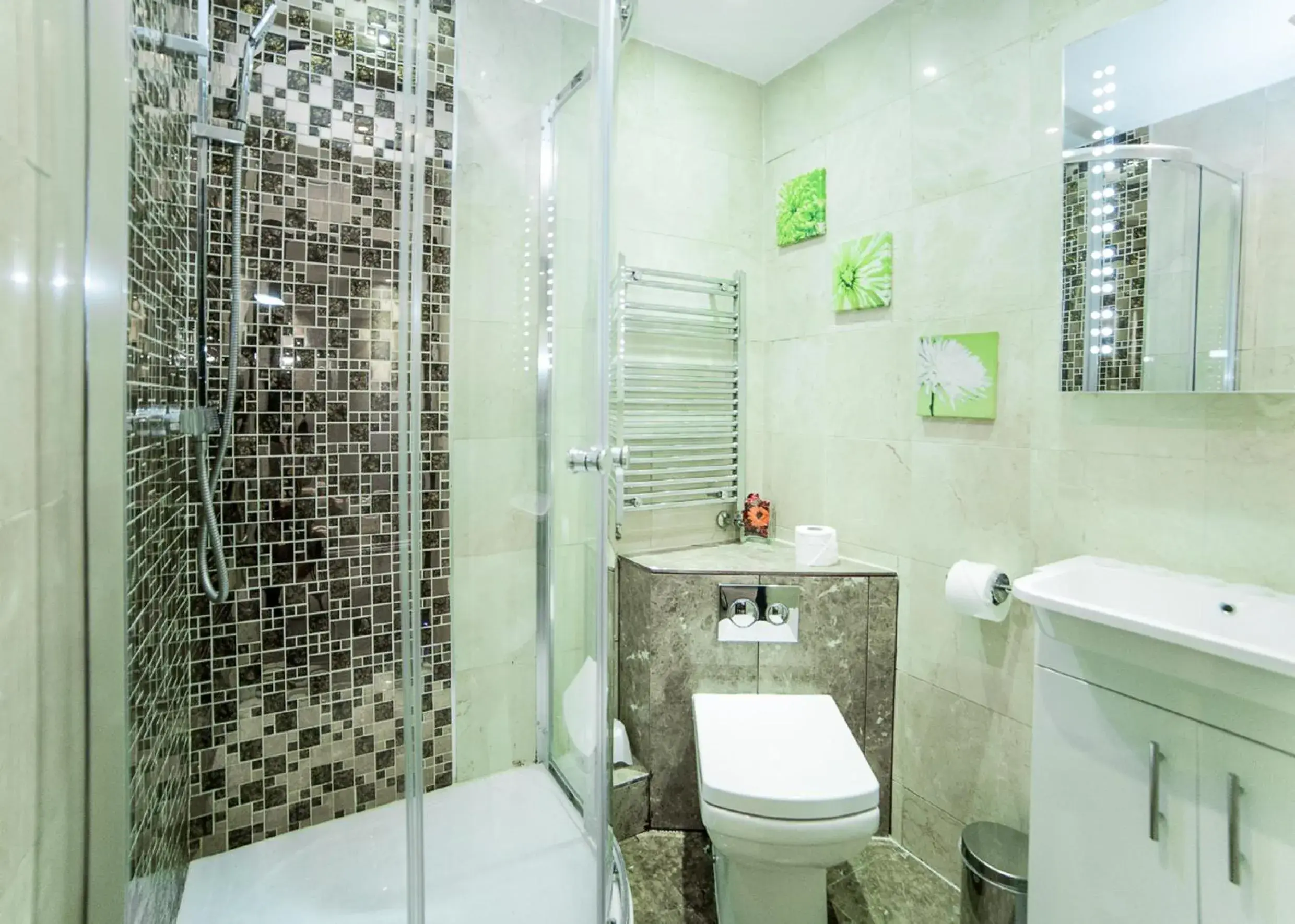 Shower, Bathroom in Imperial Court Suites