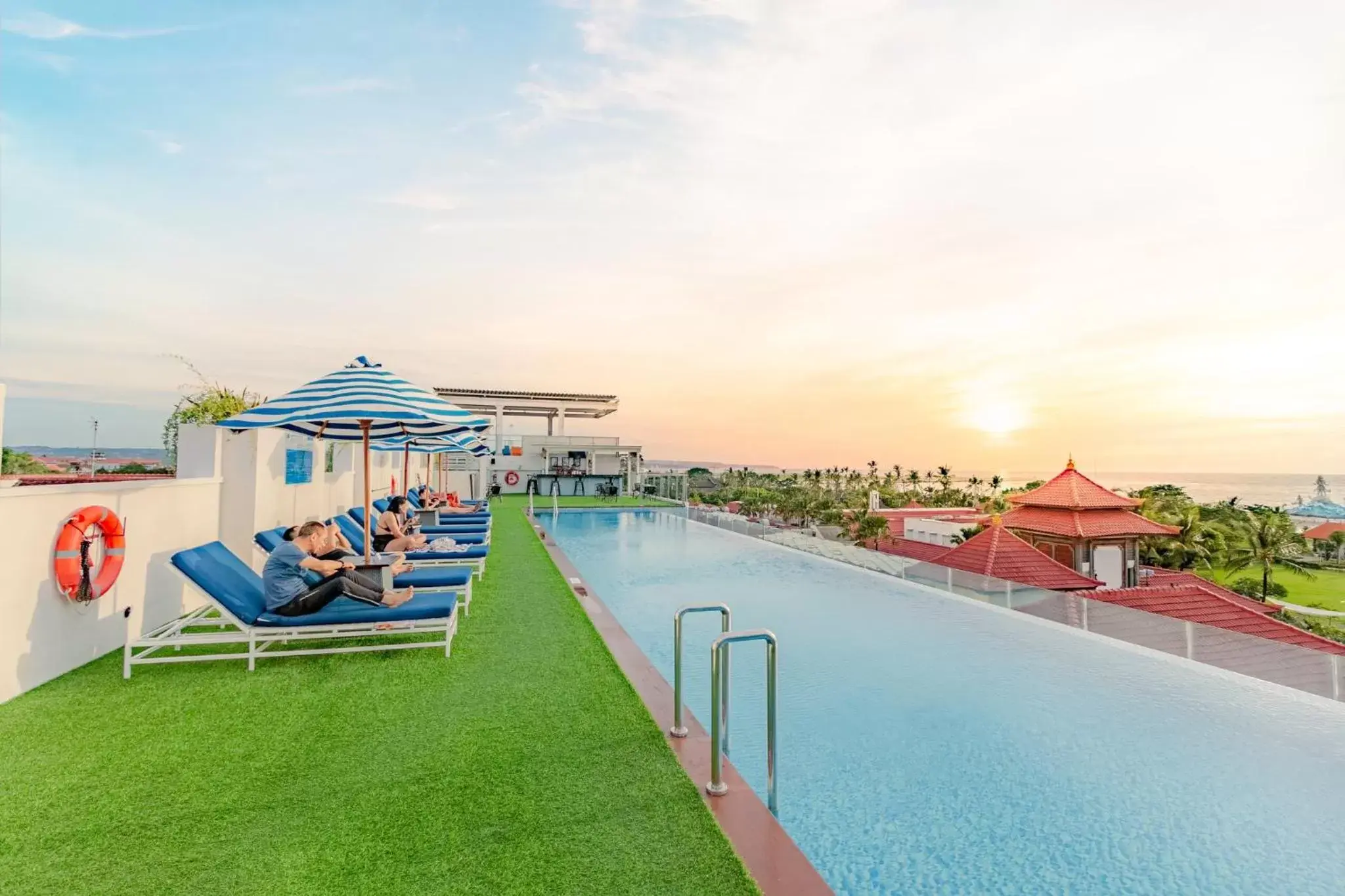 Swimming Pool in Holiday Inn Express Baruna, an IHG Hotel