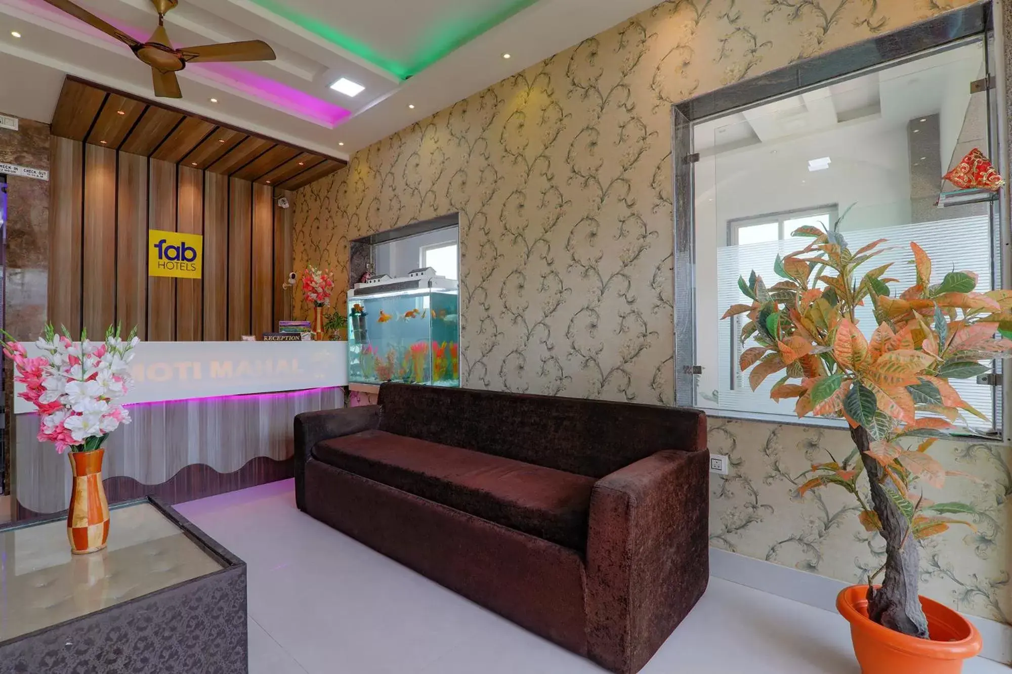 Lobby or reception in FabExpress Moti Mahal Lobby or reception in FabExpress Moti Mahal