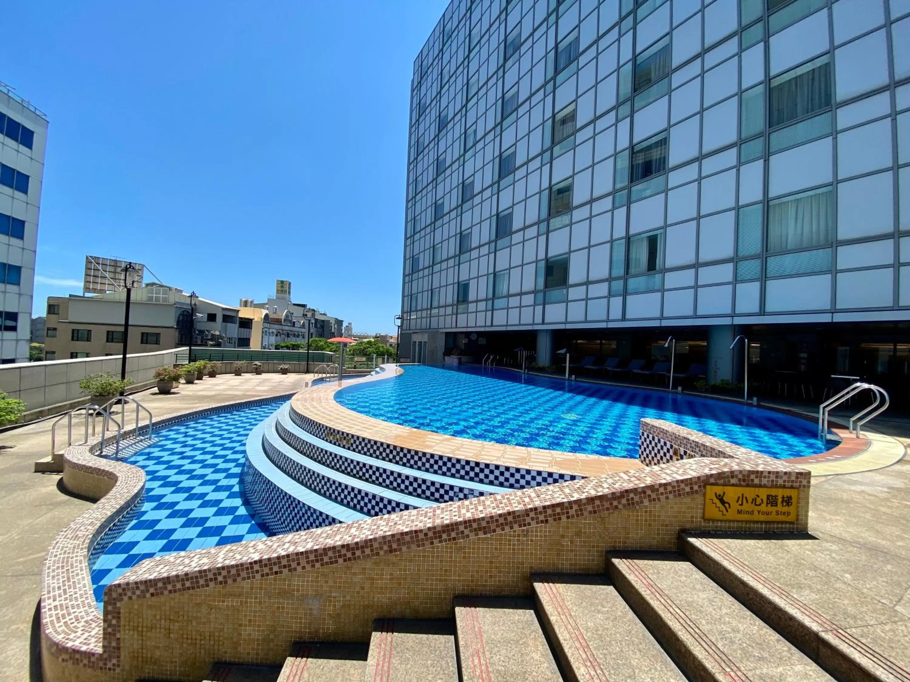 Swimming pool in Evergreen Plaza Hotel - Tainan