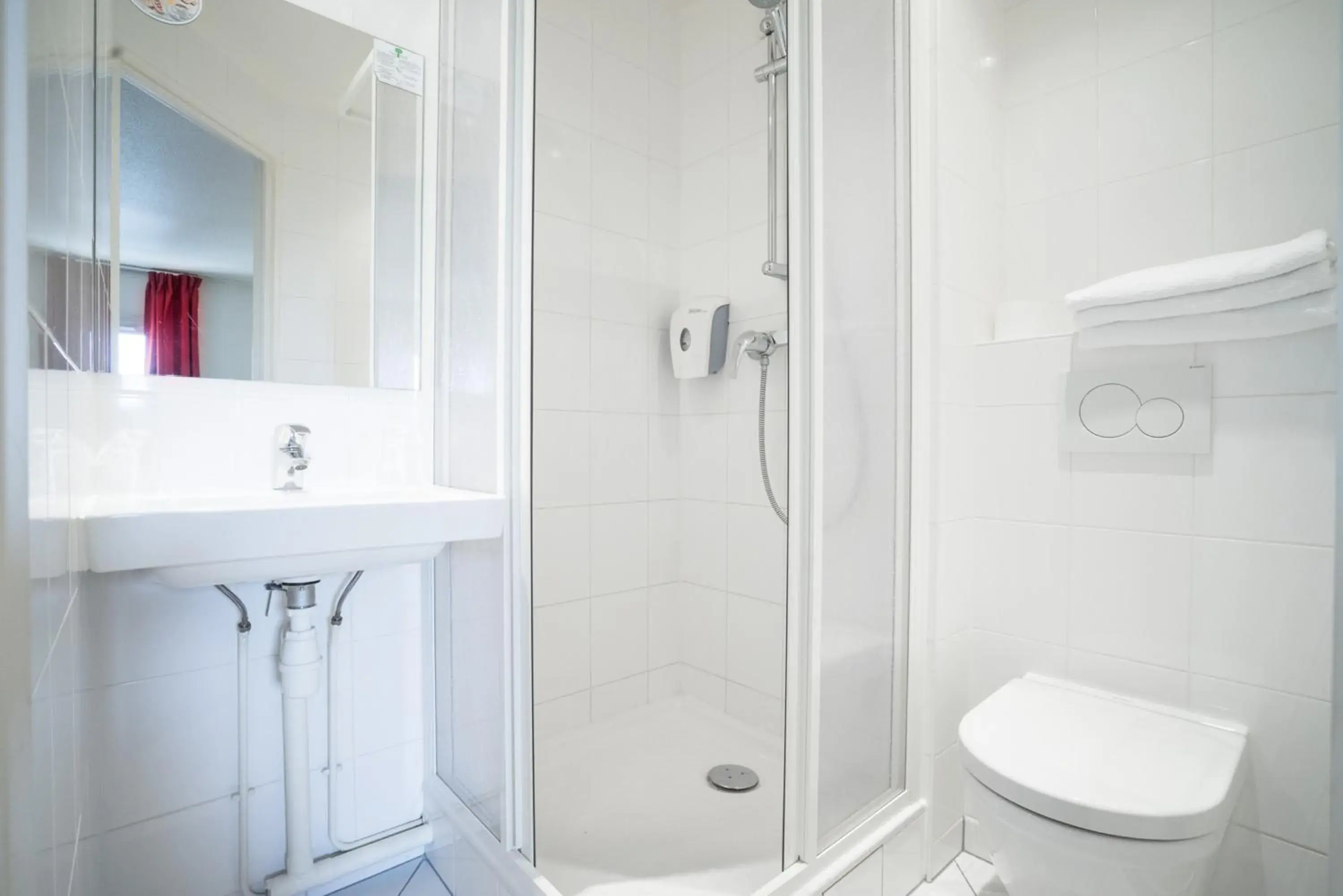 Shower, Bathroom in Premiere Classe Rungis - Orly