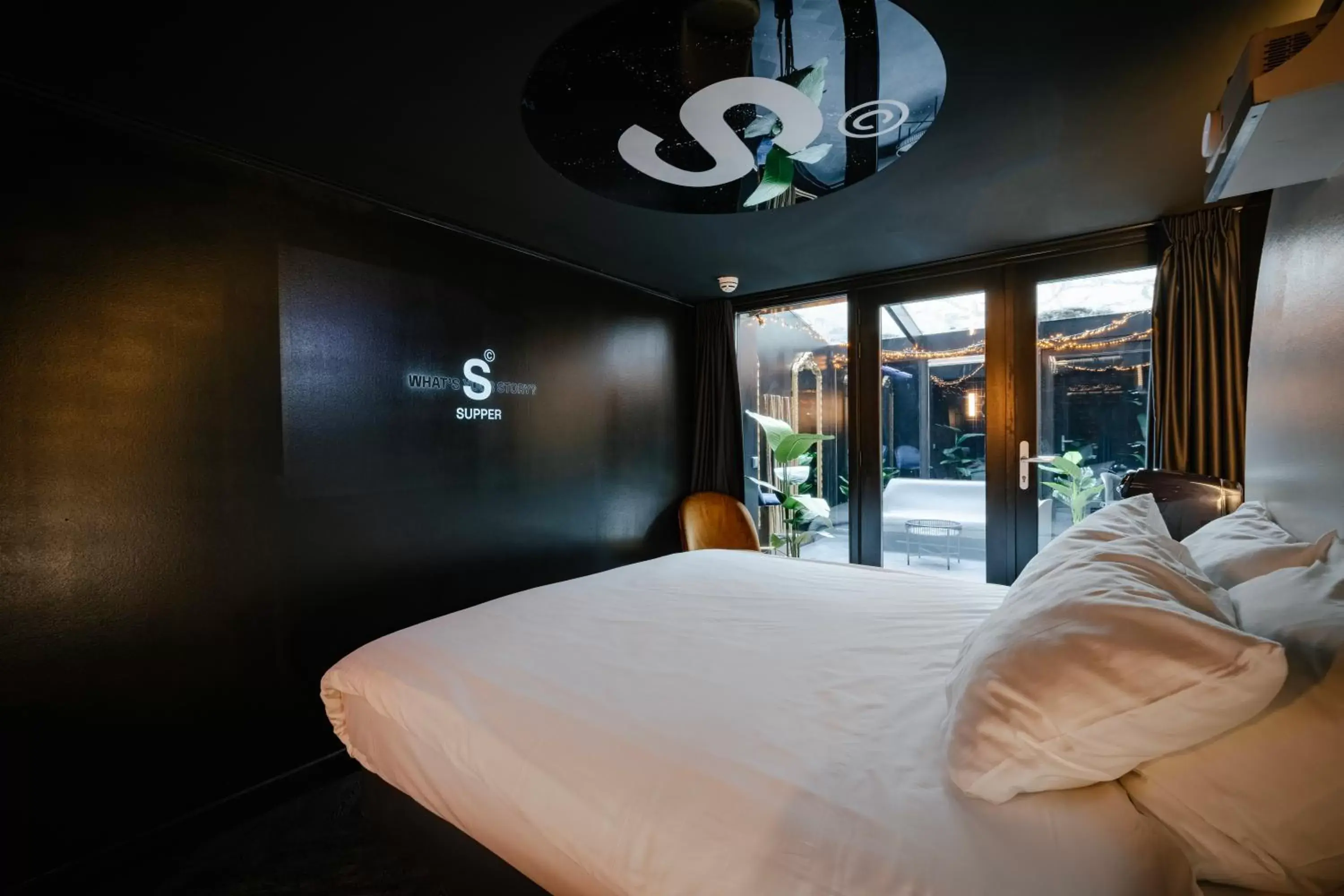 Bedroom in SUPPER Hotel
