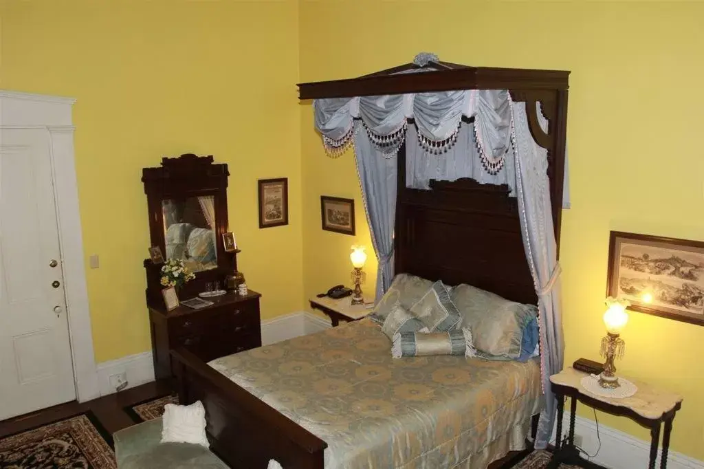 Photo of the whole room, Bed in Corners Mansion Inn - A Bed and Breakfast