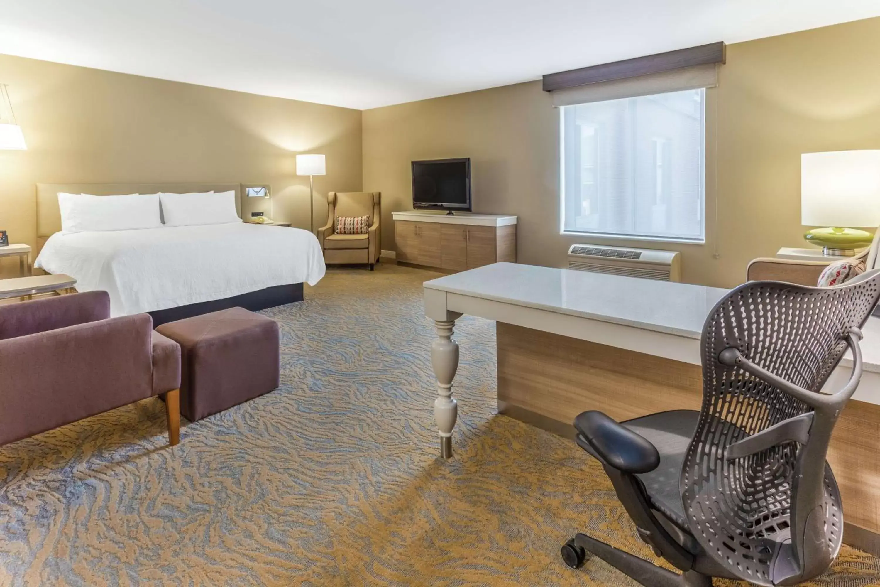 Bedroom in Hilton Garden Inn Saint Charles
