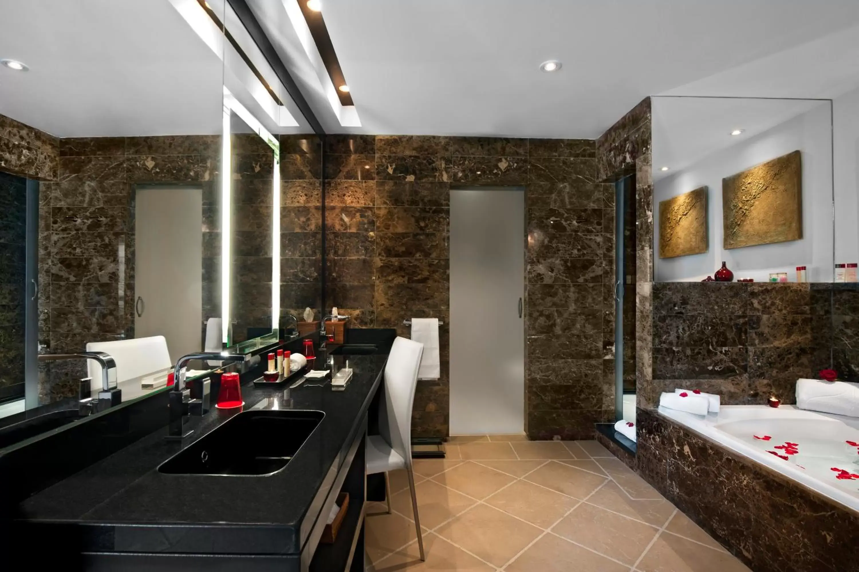 Bathroom, Kitchen/Kitchenette in Hotel Don Pepe Gran Meliá