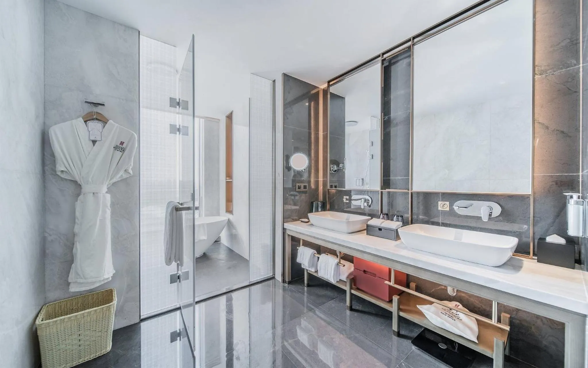 Photo of the whole room in HUALUXE Xi'an Chanba by IHG-西安浐灞华邑酒店-Near Xi'an International Convention Exhibition Center and Shopping mall and The Romantic show of Xi'an-Free Luggage Storage-English Service