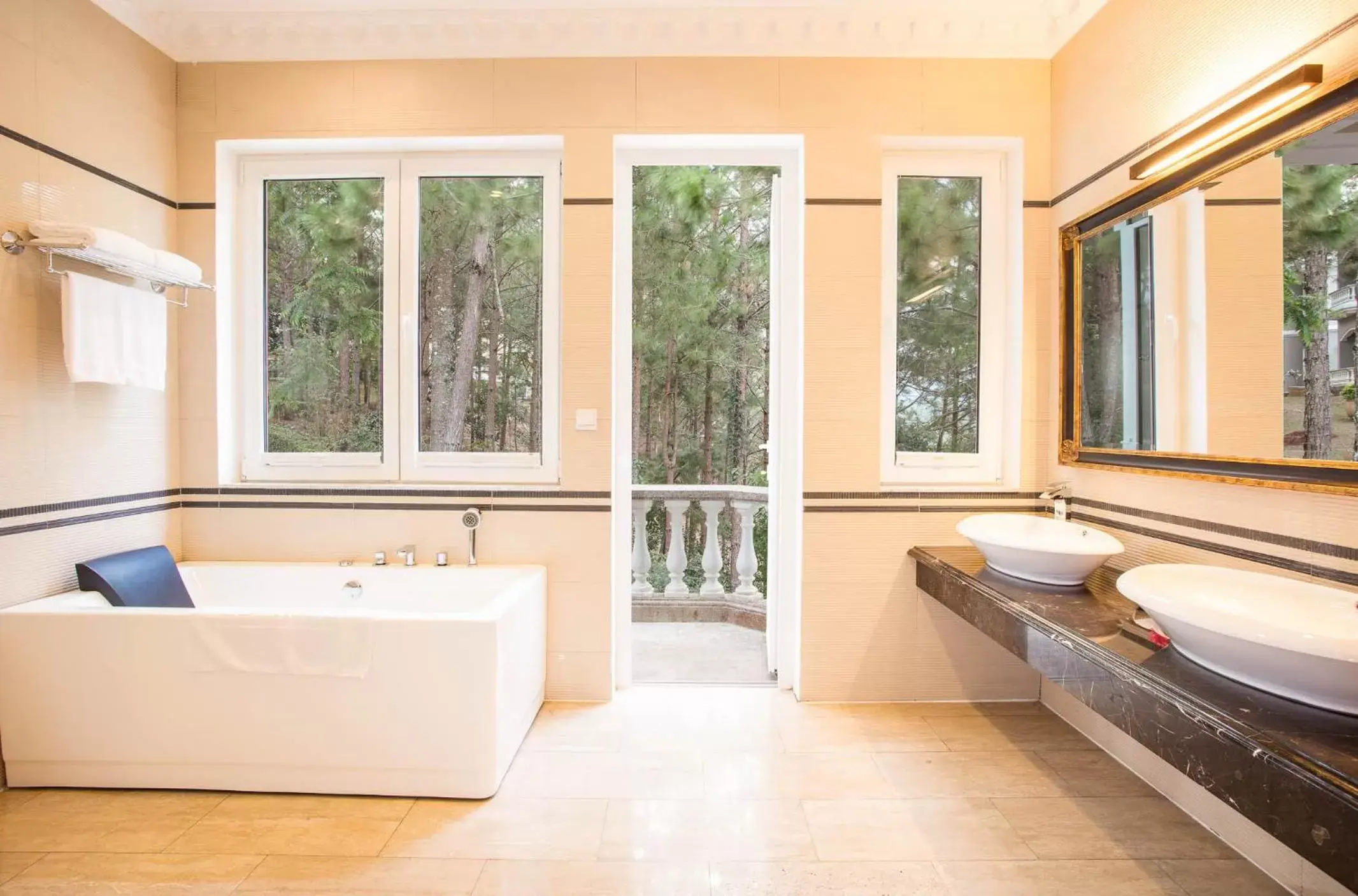 Bathroom in Dalat Edensee Lake Resort & Spa