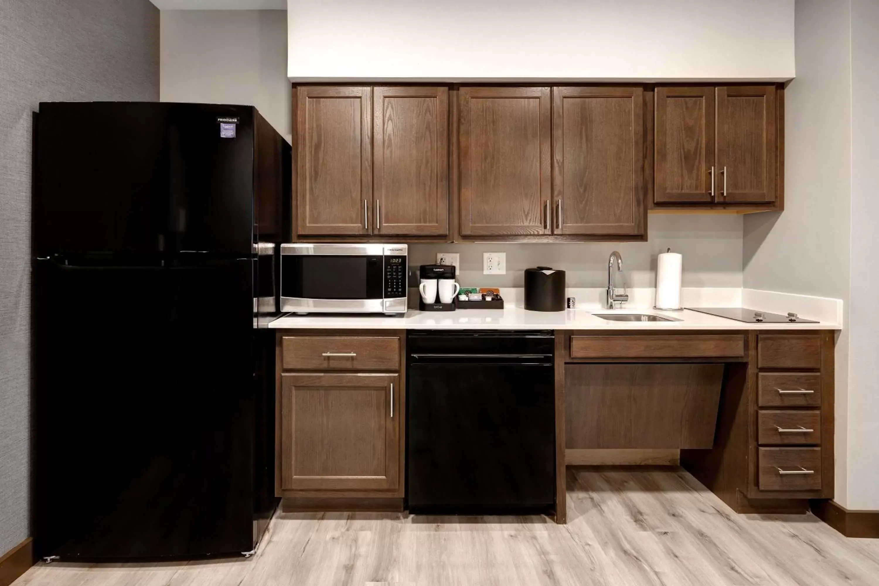 Kitchen or kitchenette, Kitchen/Kitchenette in Homewood Suites By Hilton Oak Creek Milwaukee