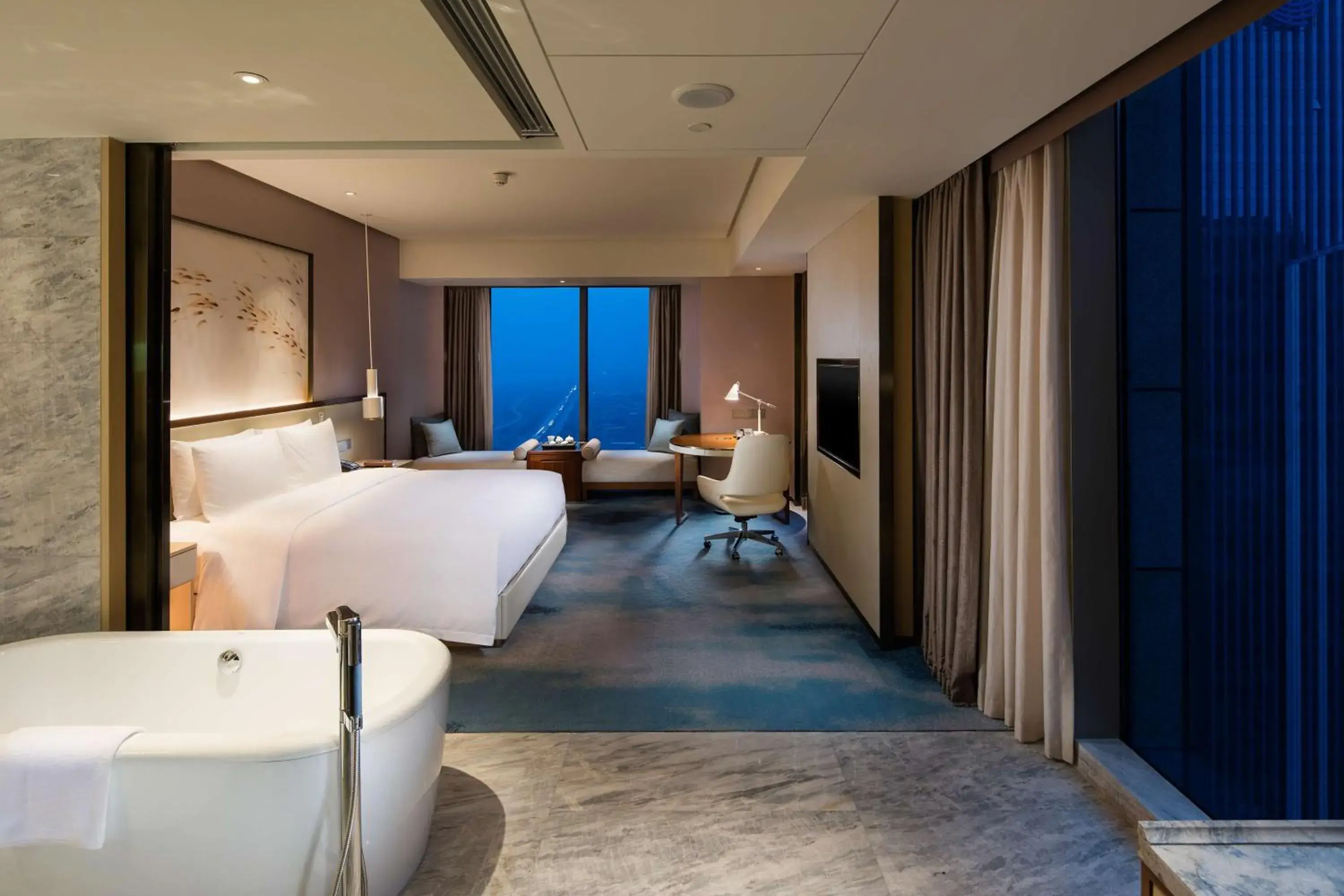 Bedroom, Bathroom in Hilton Quanzhou Riverside