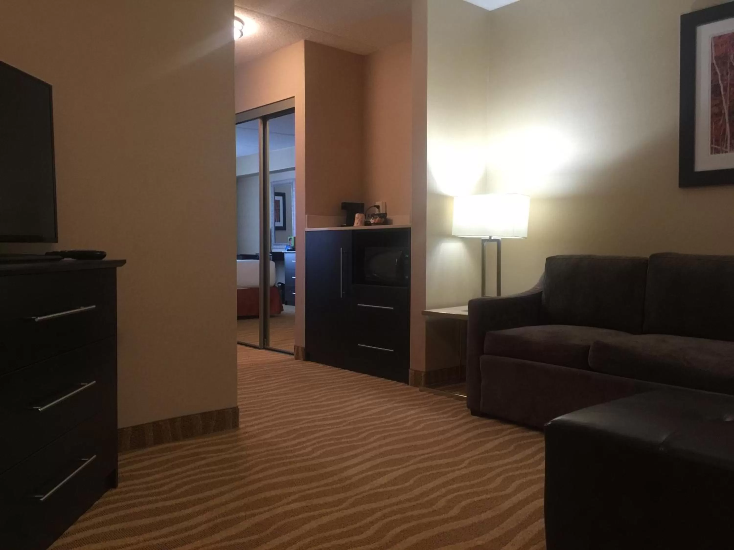 Communal lounge/ TV room in Park Inn by Radisson Toronto-Markham