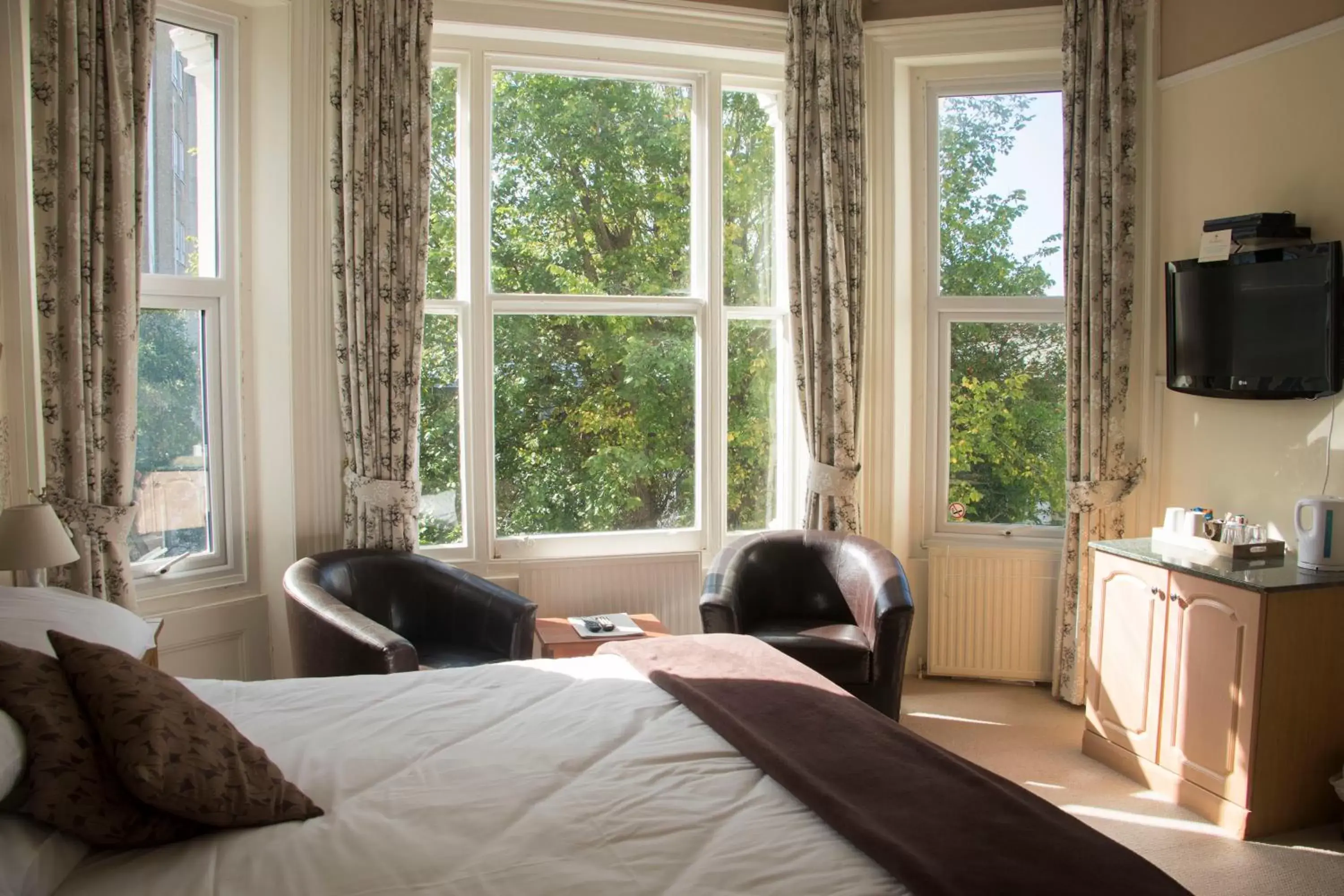 Bedroom, Bed in The Sheldon B&B - FREE private parking