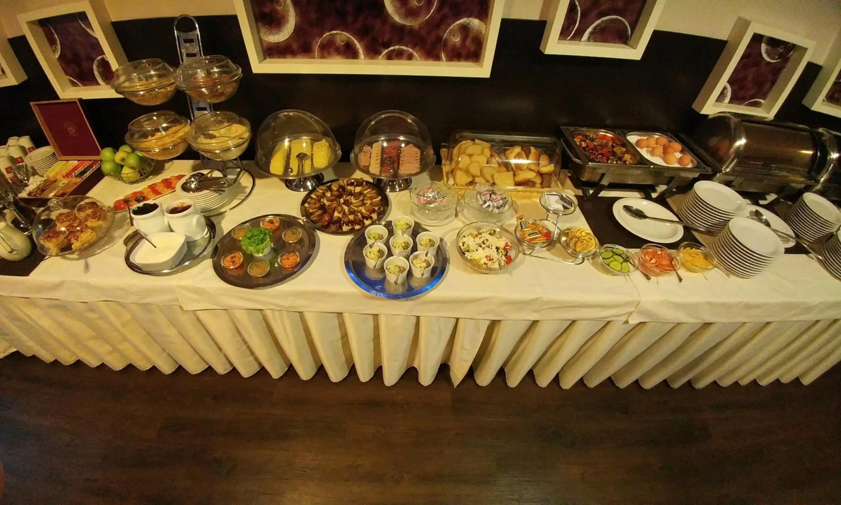 Restaurant/places to eat in BNC Hotel - Restaurant - Bowling