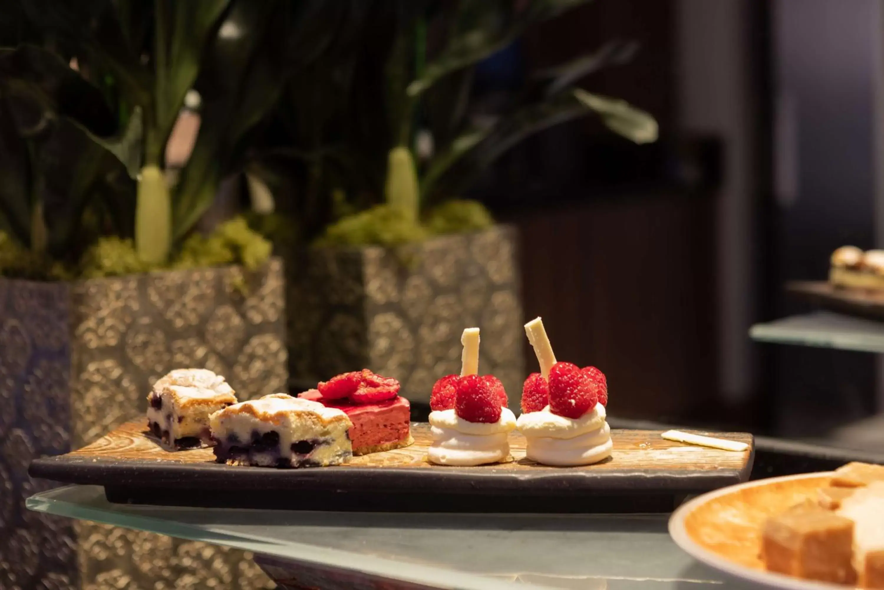 Dining area, Food in Hilton Glasgow