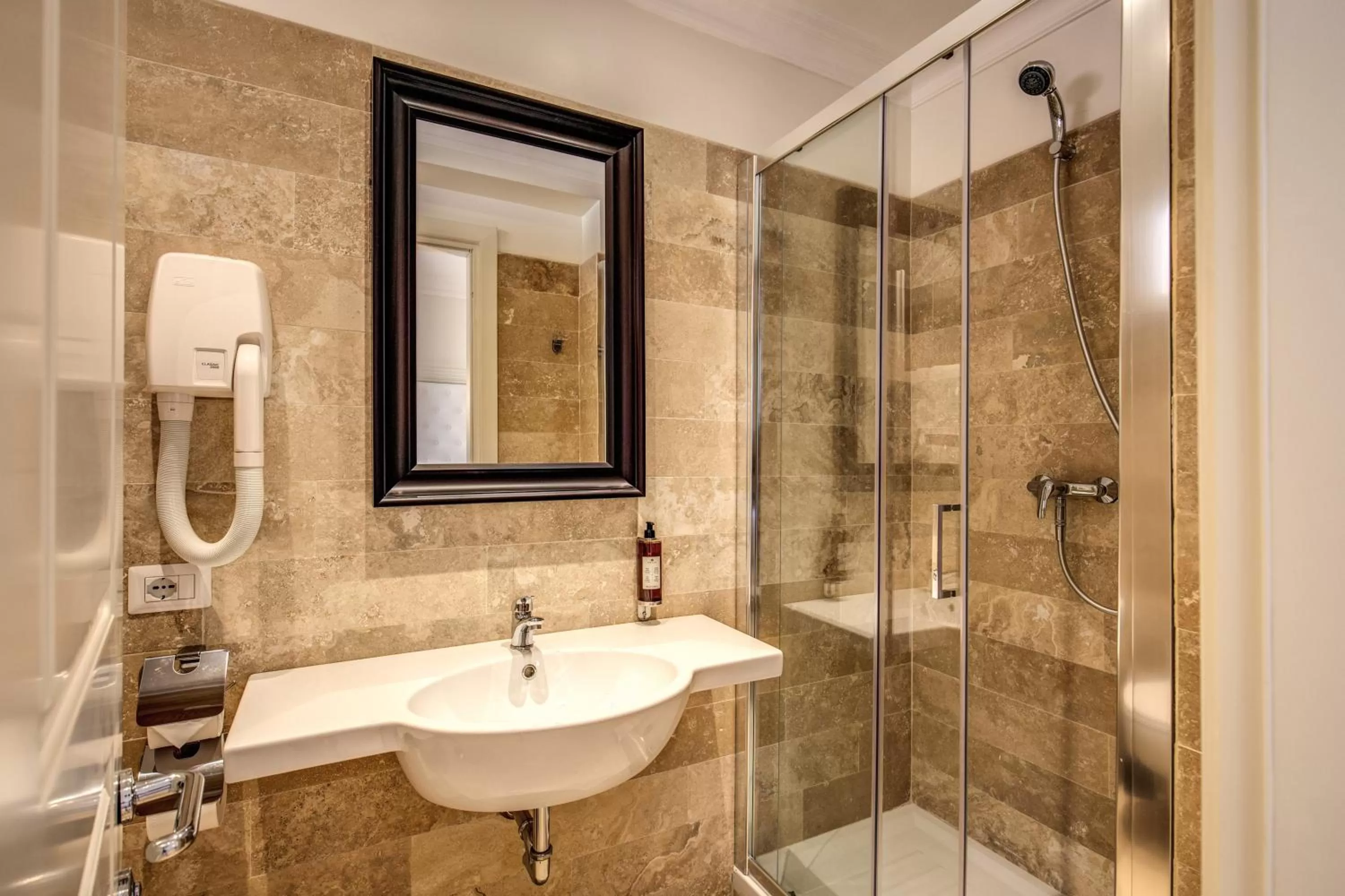 Bathroom in Hotel Domus Mea