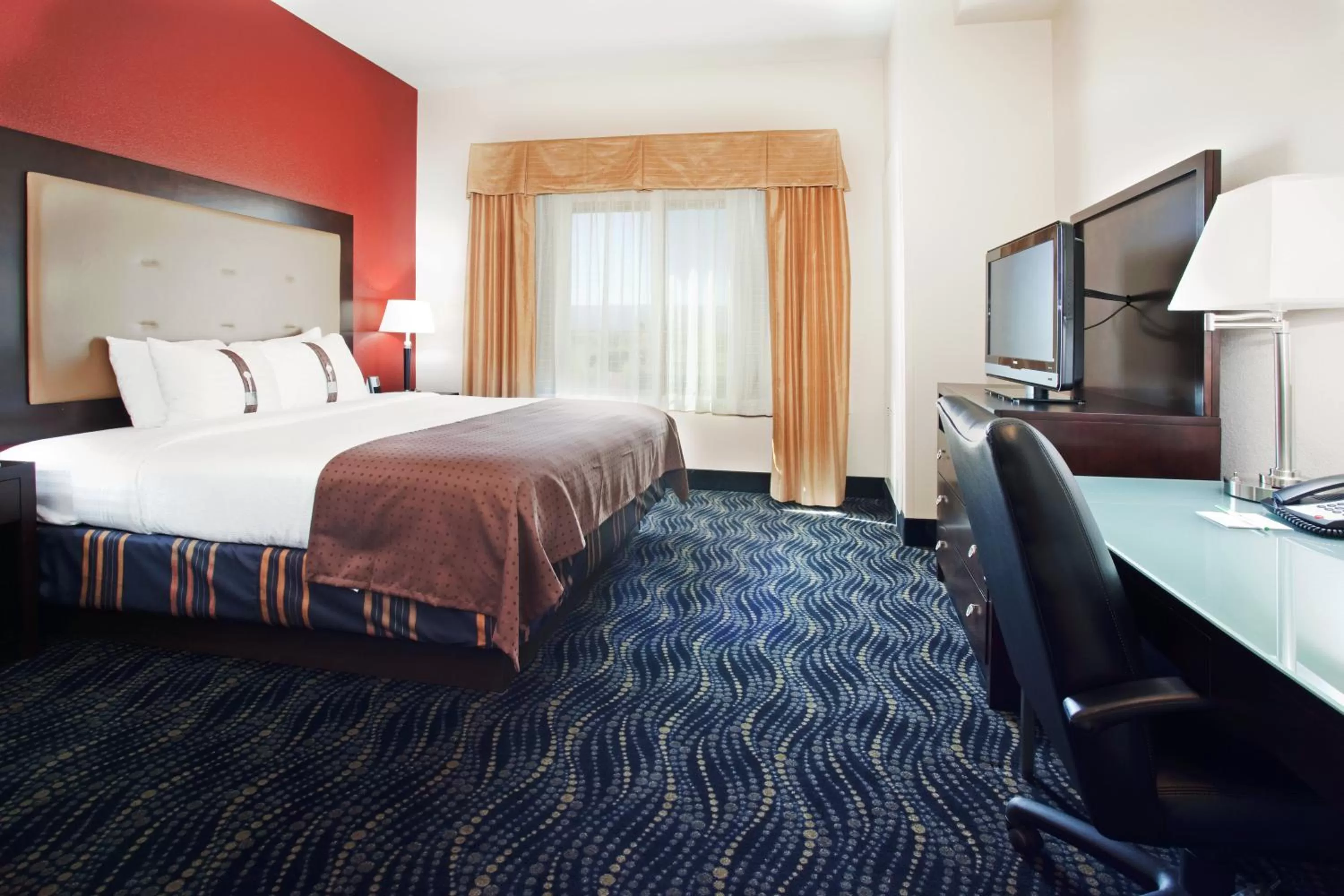 Photo of the whole room, Bed in Holiday Inn Hotel & Suites Grand Junction-Airport by IHG
