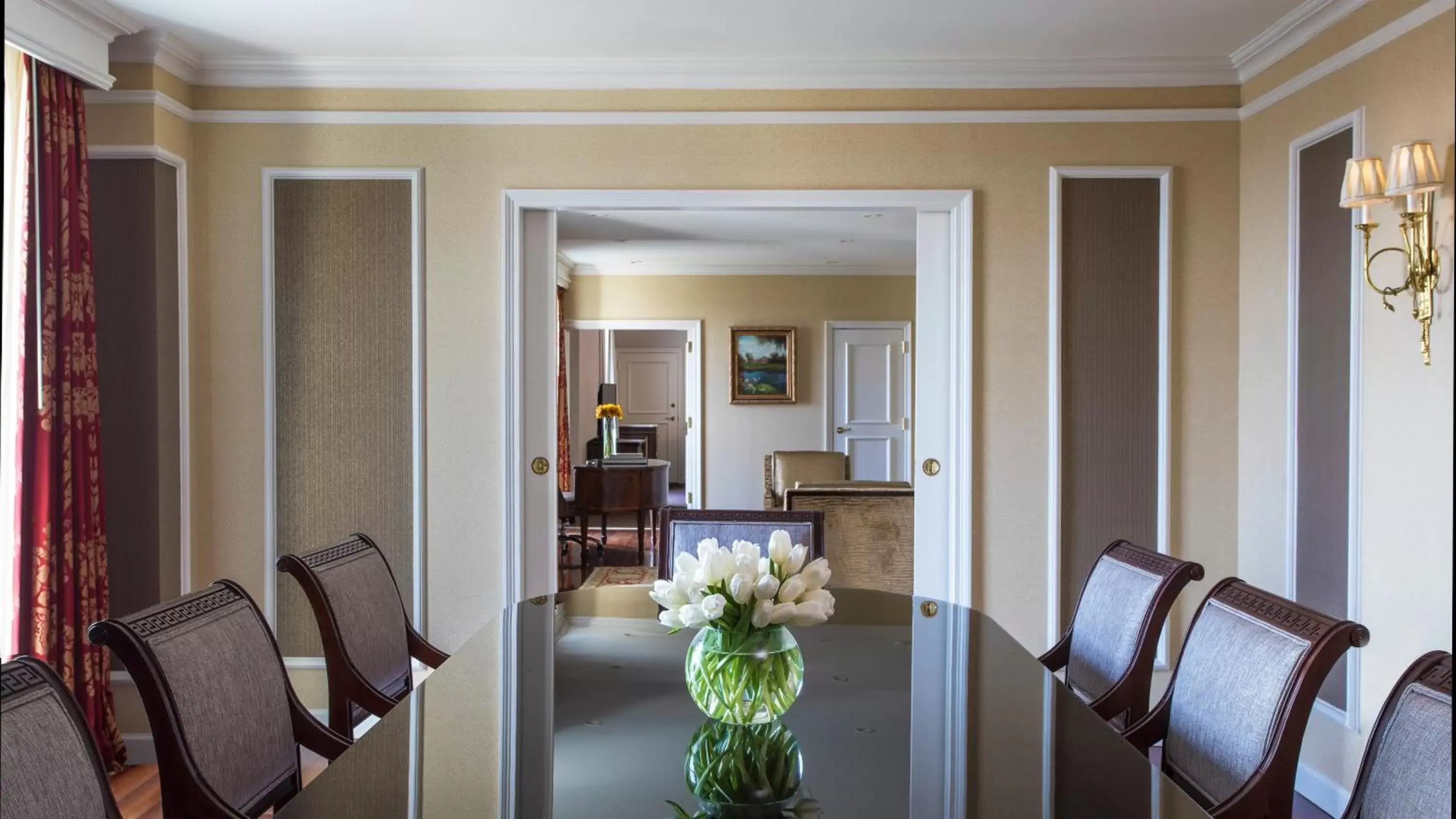 Photo of the whole room, Seating Area in Willard InterContinental Washington, an IHG Hotel