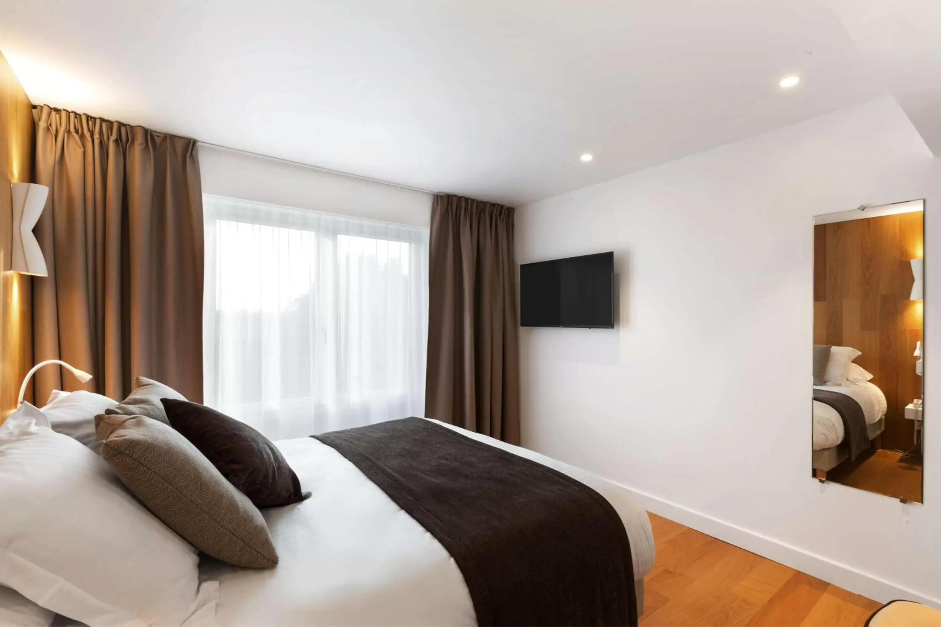 Photo of the whole room, Bed in Best Western L'Aquarium Arras Nord Photo of the whole room, Bed in Best Western L'Aquarium Arras Nord