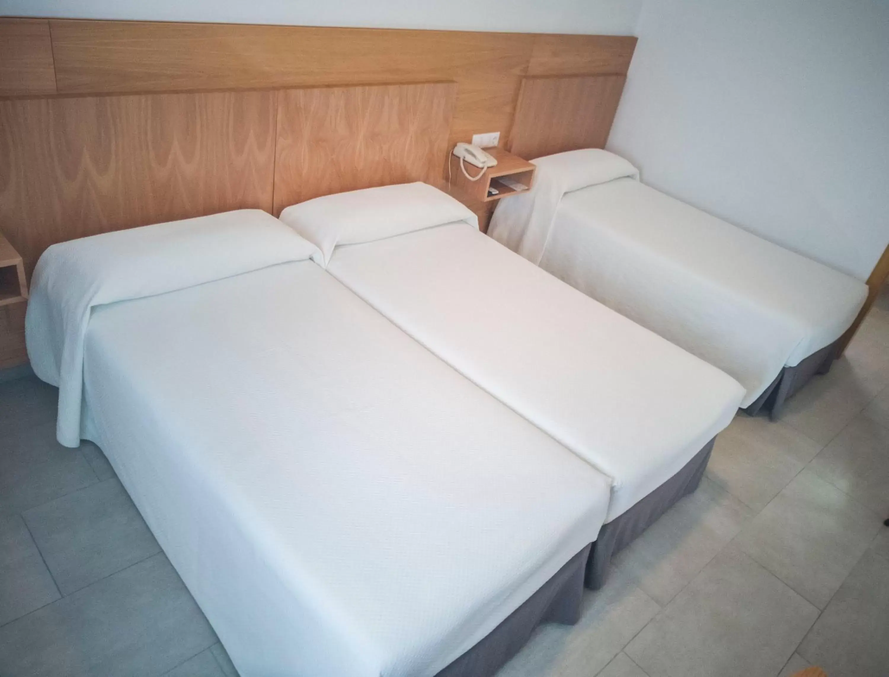 Bed in Hotel Abadi
