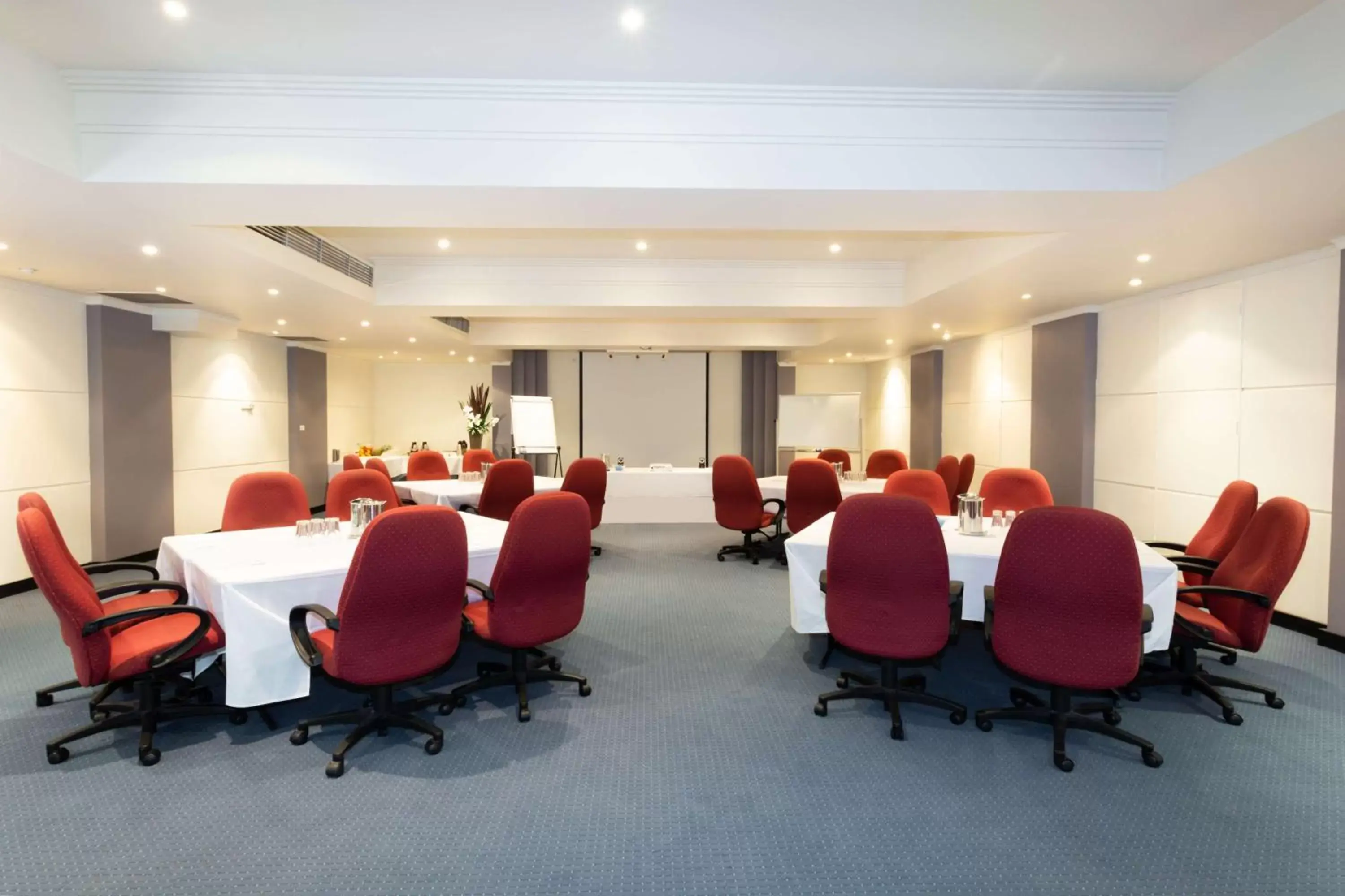 Meeting/conference room in Metro Mirage Hotel Newport