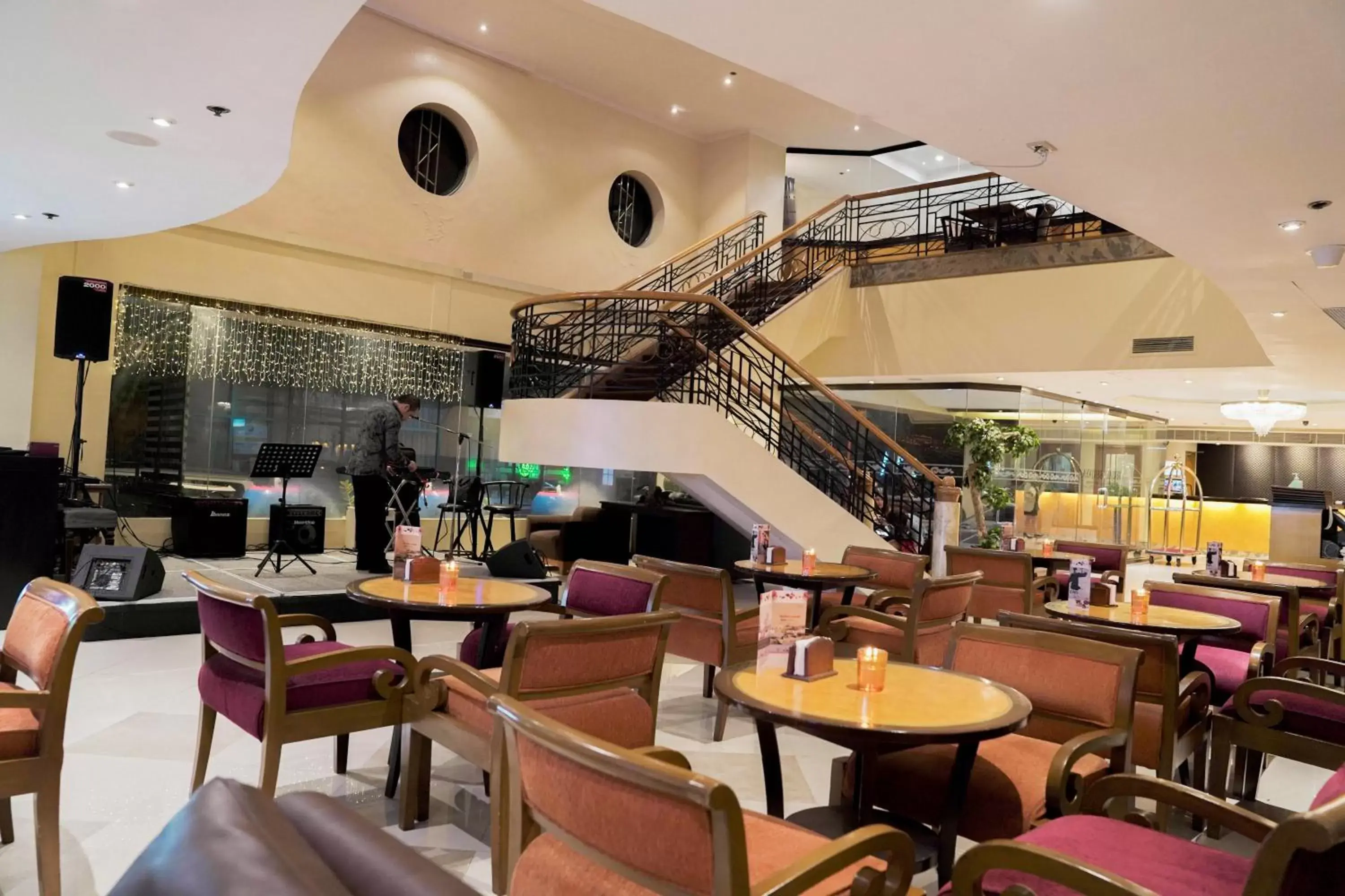 Lounge or bar, Restaurant/Places to Eat in Berjaya Makati Hotel