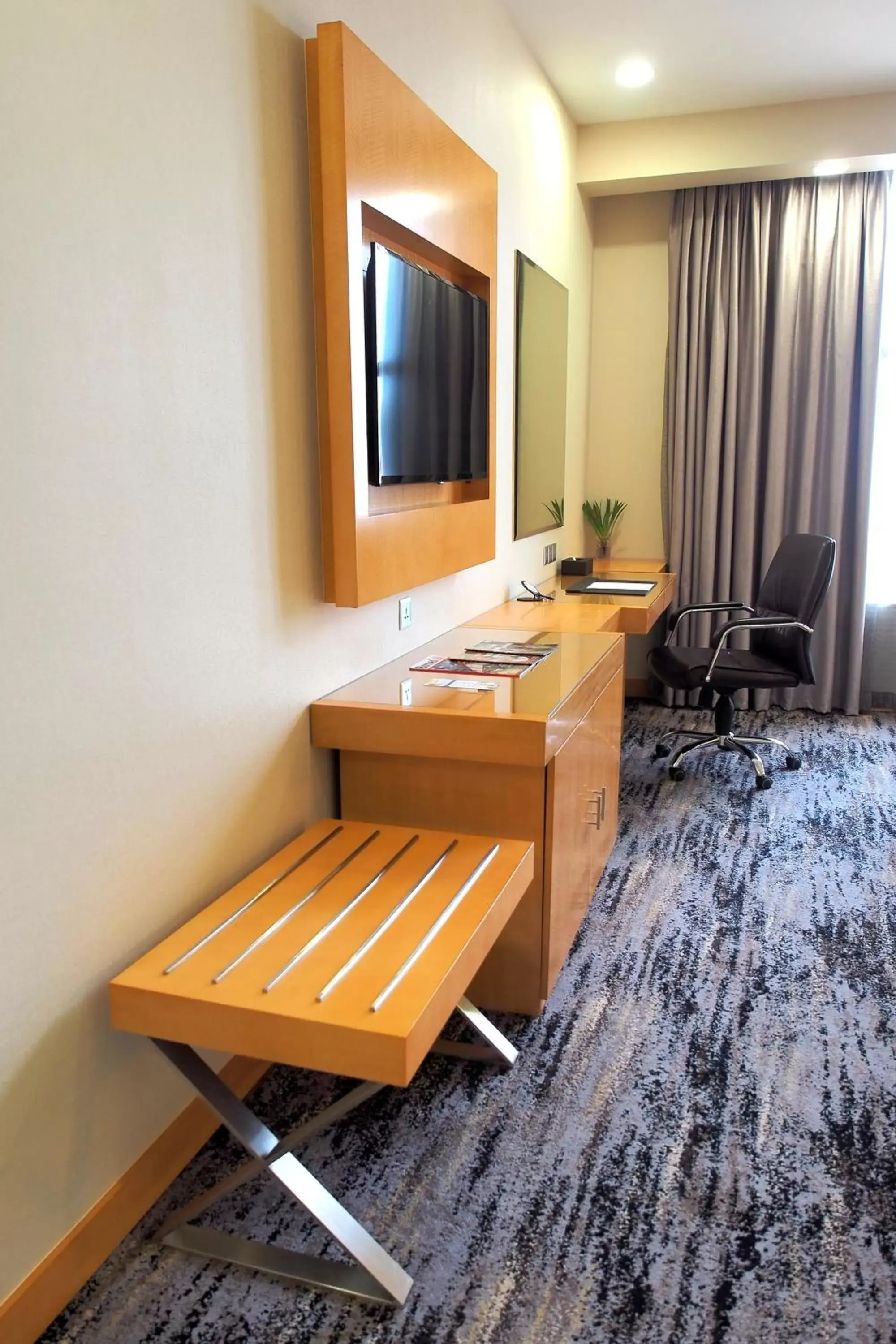 Bedroom, TV/Entertainment Center in The Waterfront Hotel Kuching