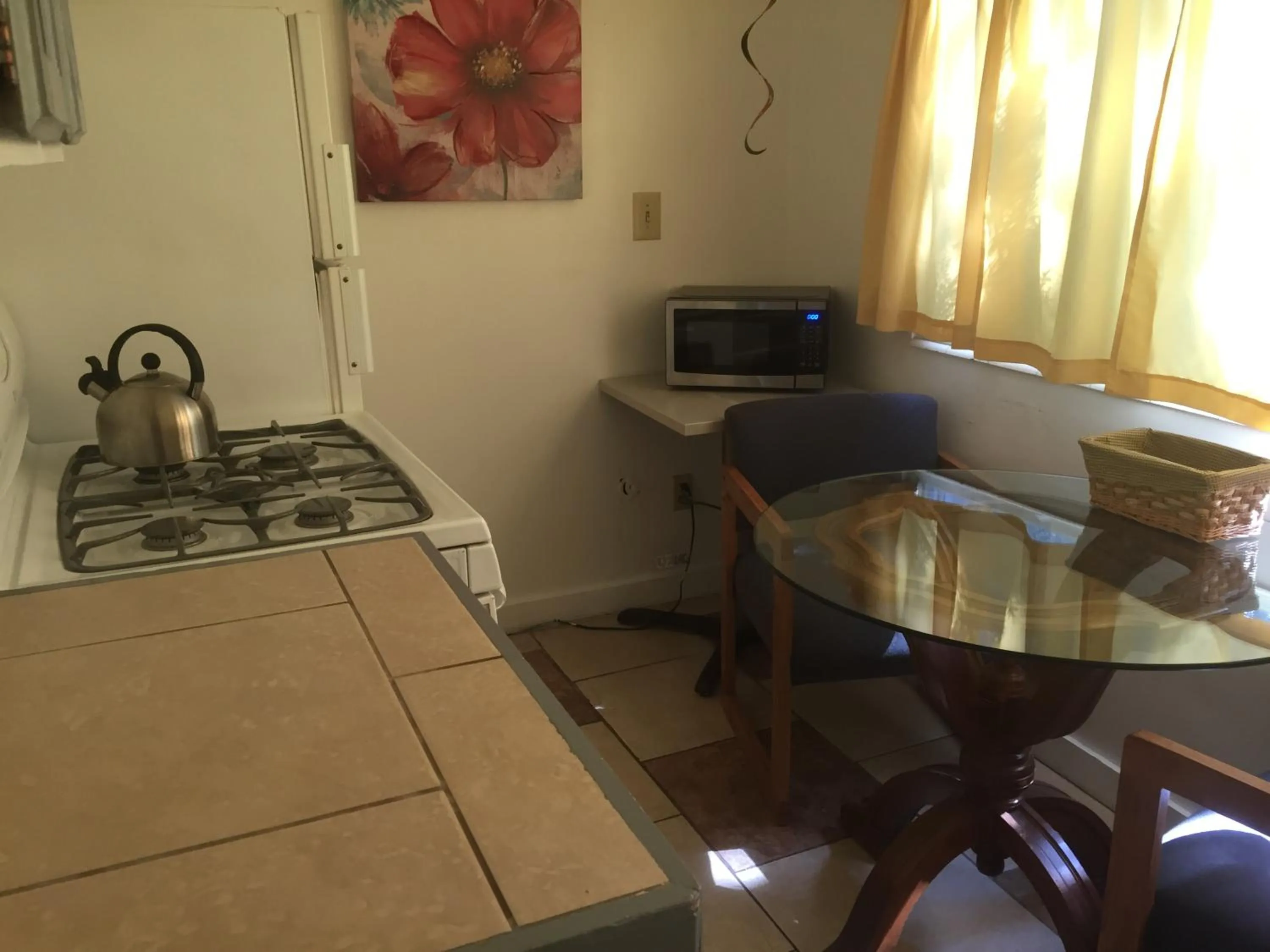 Kitchen or kitchenette, Kitchen/Kitchenette in Avenues Hostel