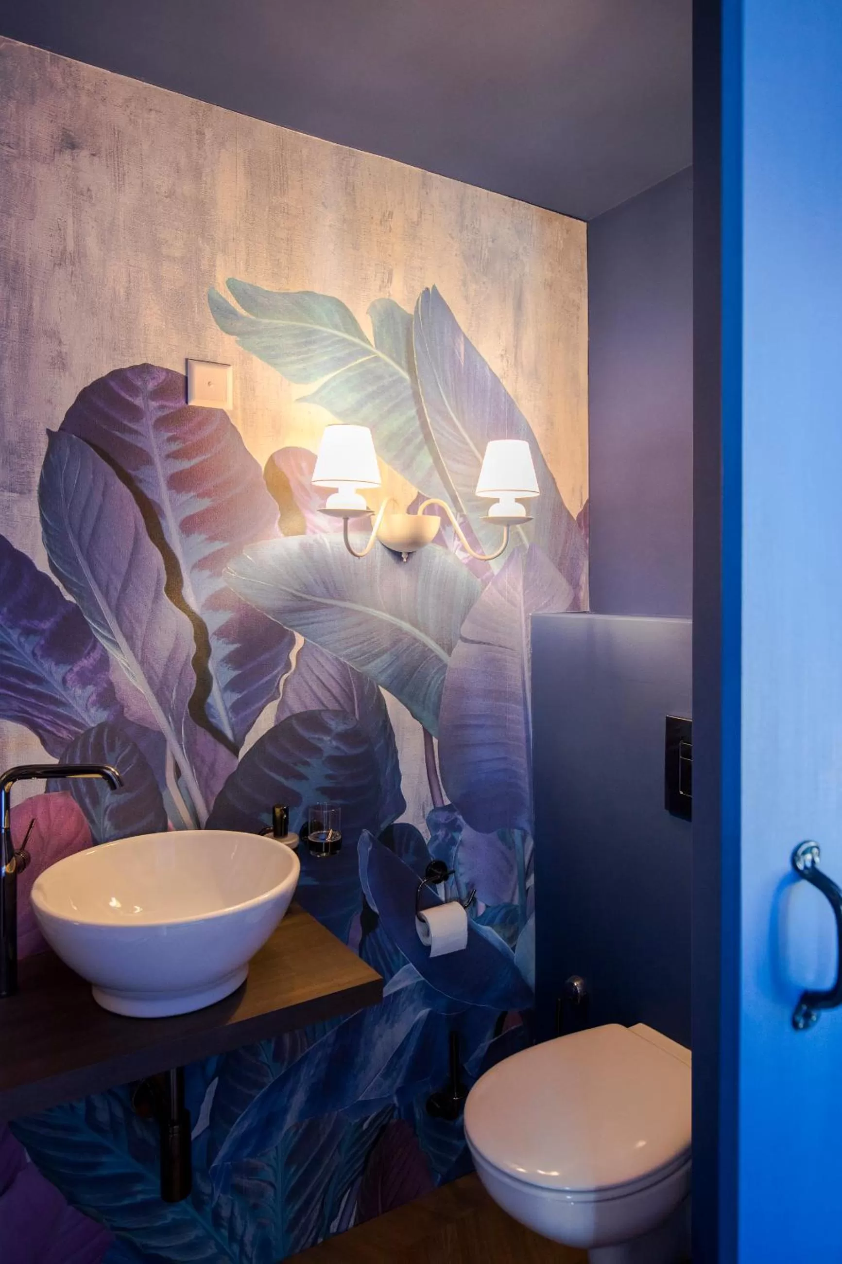 Shower in The Henry Self Check-In Guesthouse