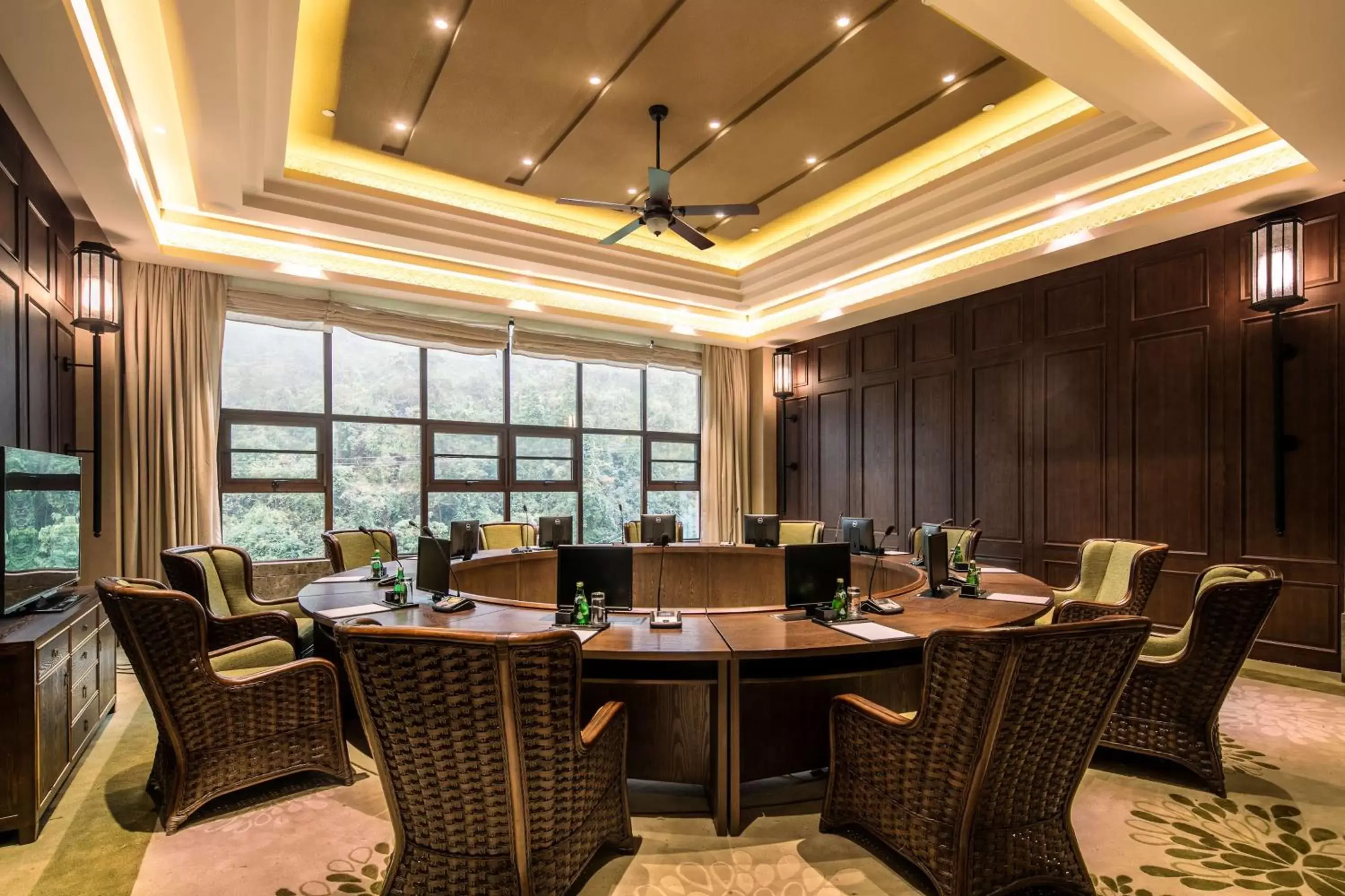 Meeting/conference room, Restaurant/Places to Eat in Hilton Sanqingshan Resort