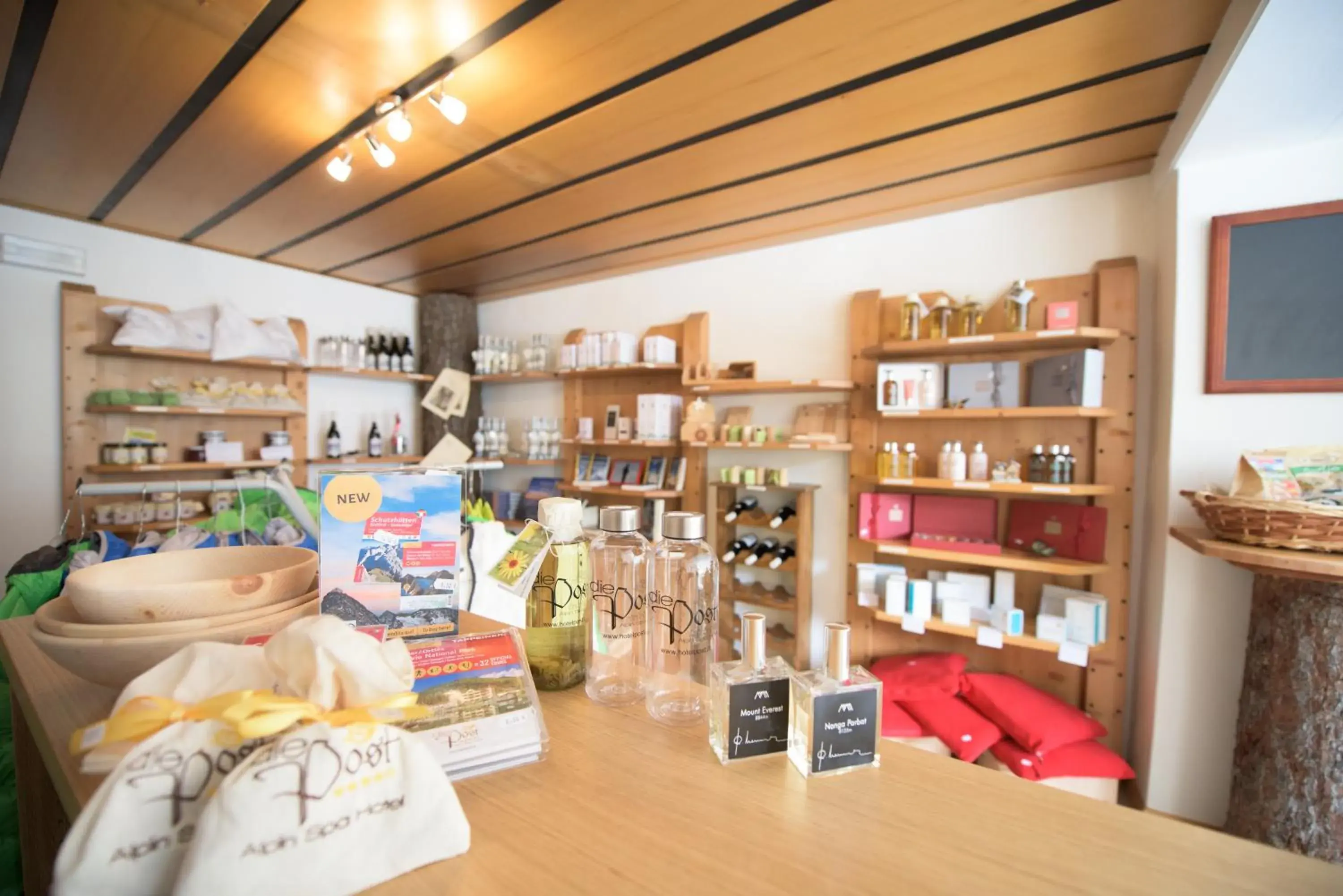 On-site shops in Alpin Garni die kleine Post