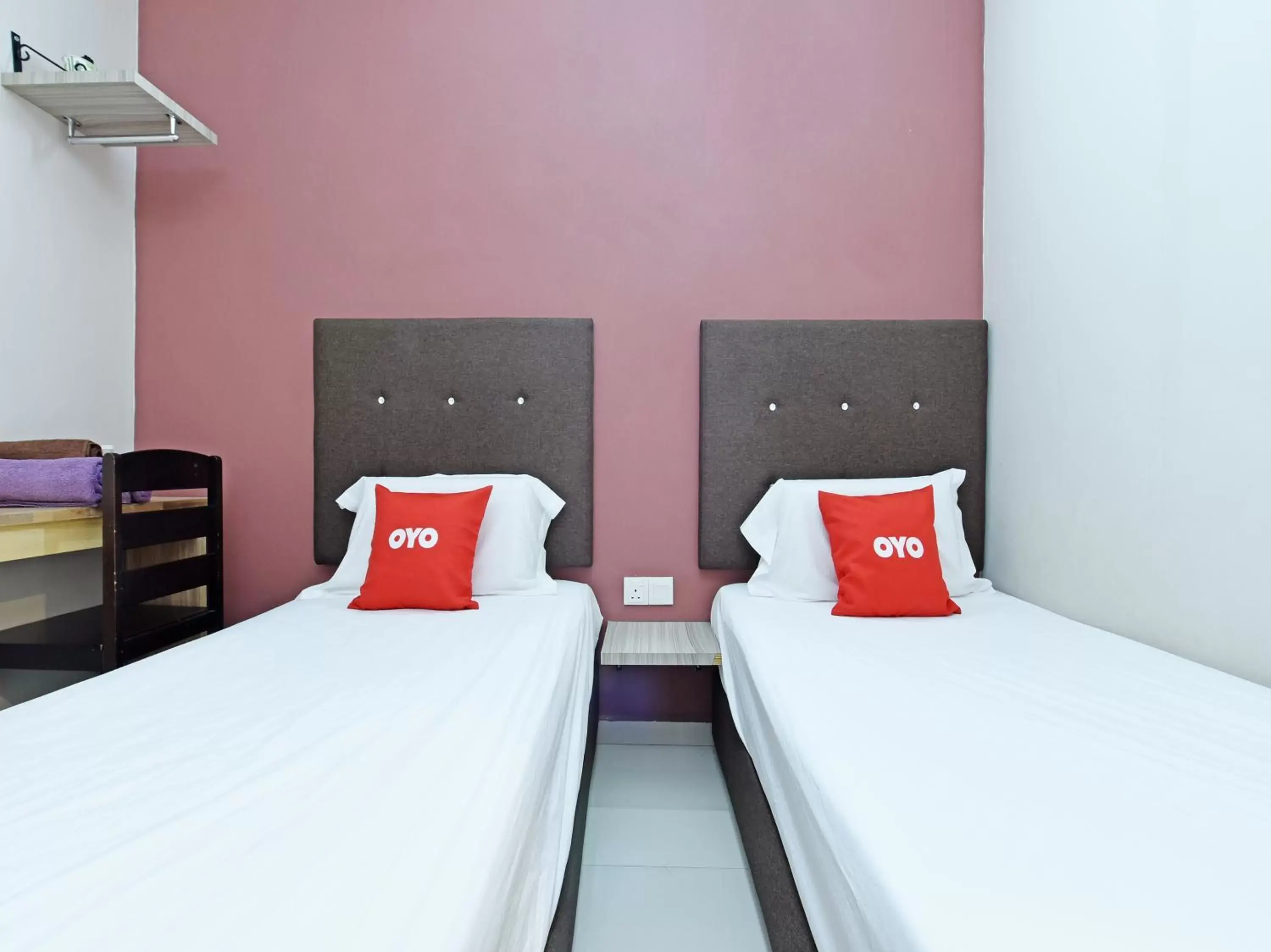 Bedroom, Bed in Super OYO Capital O 90556 Hotel Cherita Rooms