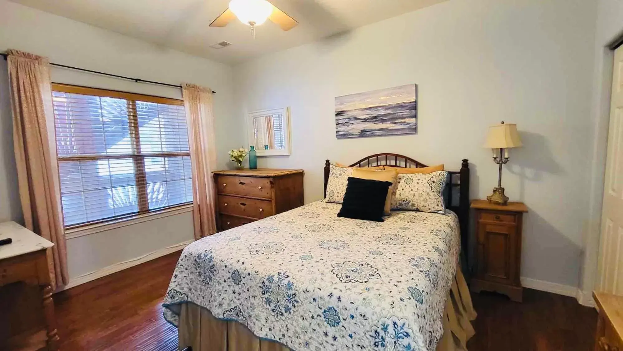 Bed in Rockwood Condos on Table Rock Lake