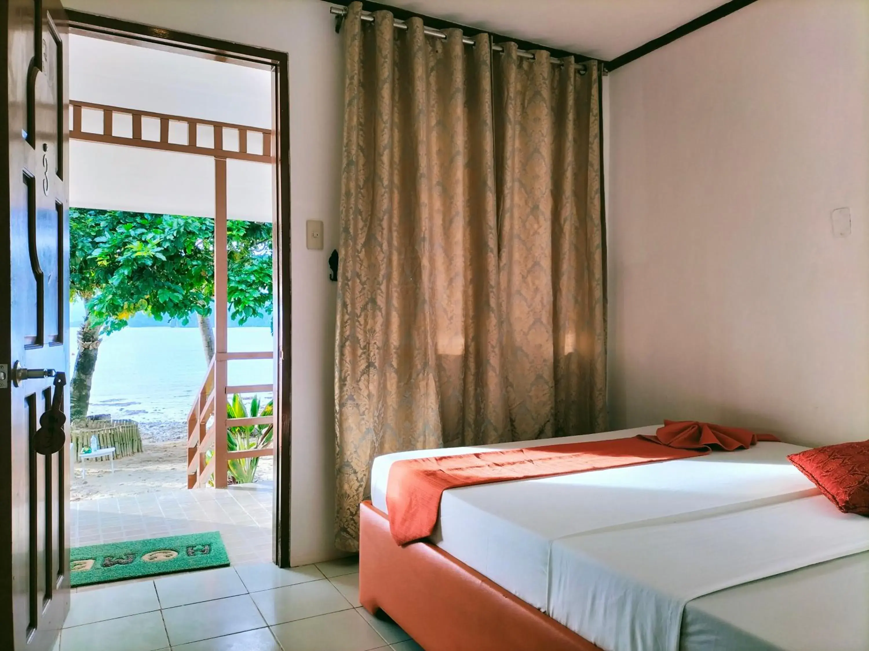 Sea view, Bed in Orange Pearl Beach Resort