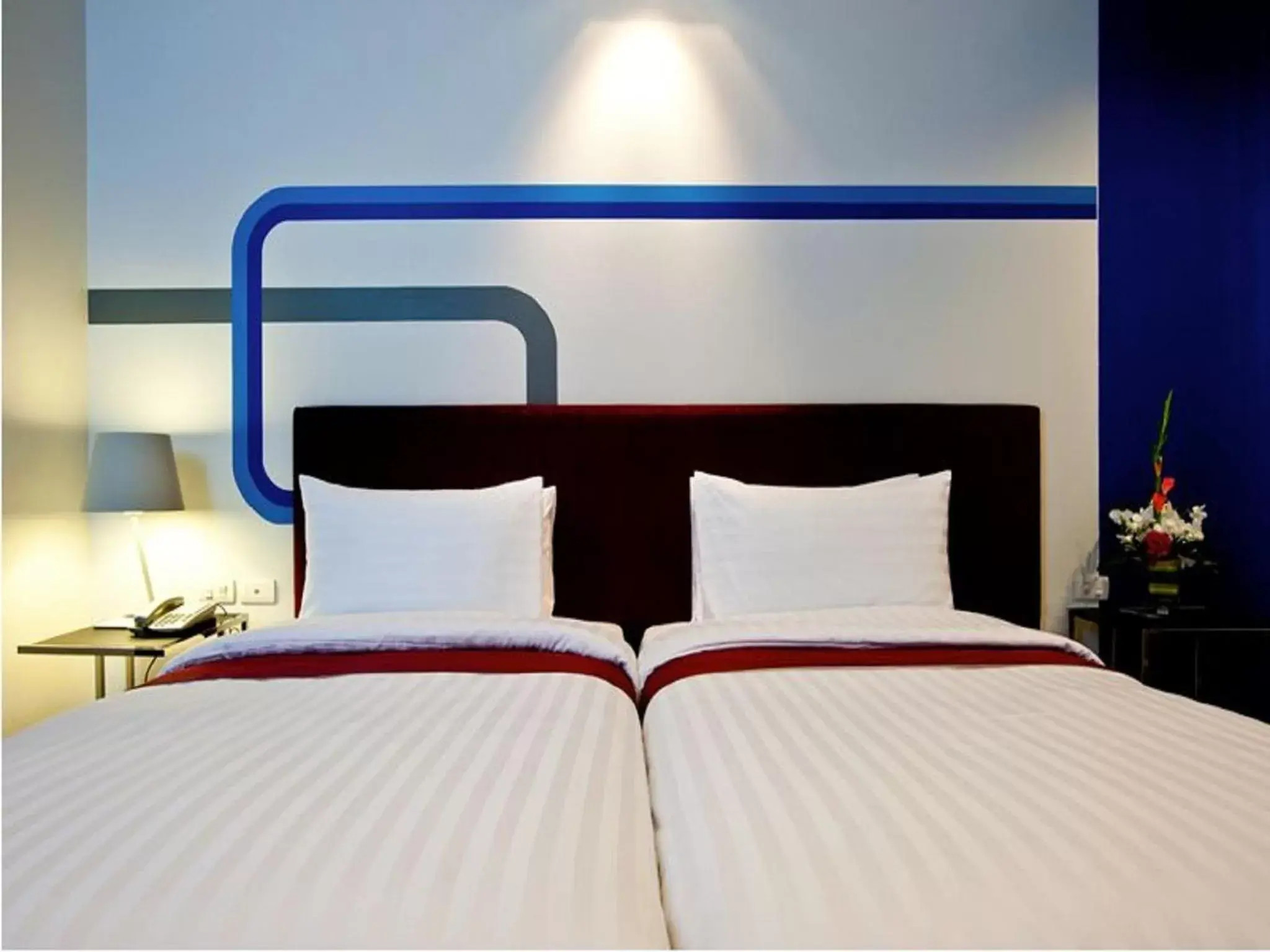 Bed in FX Hotel Metrolink Makkasan