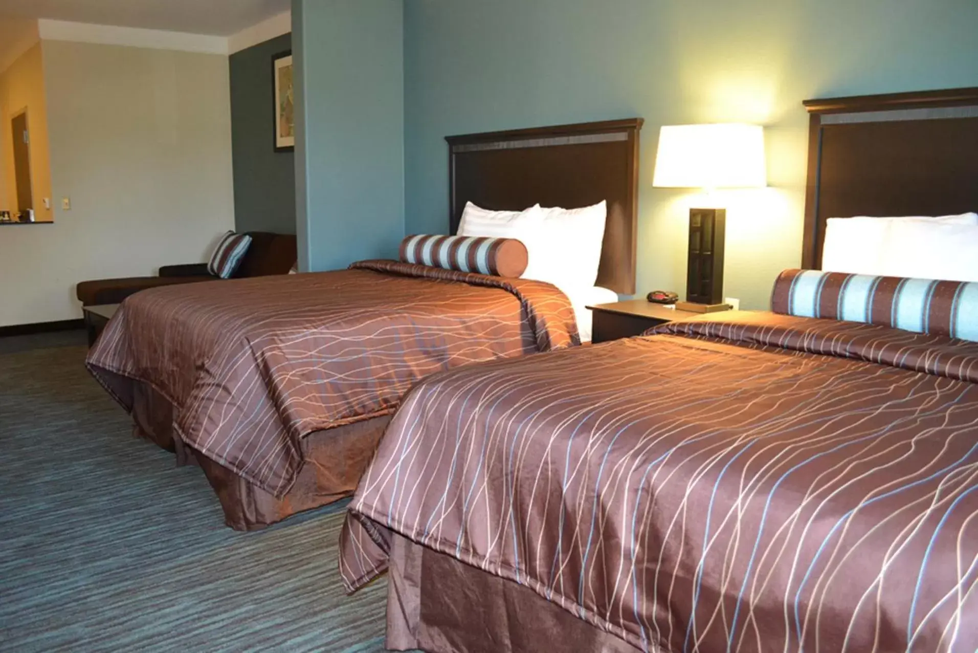 Photo of the whole room, Bed in Red River Inn and Suites