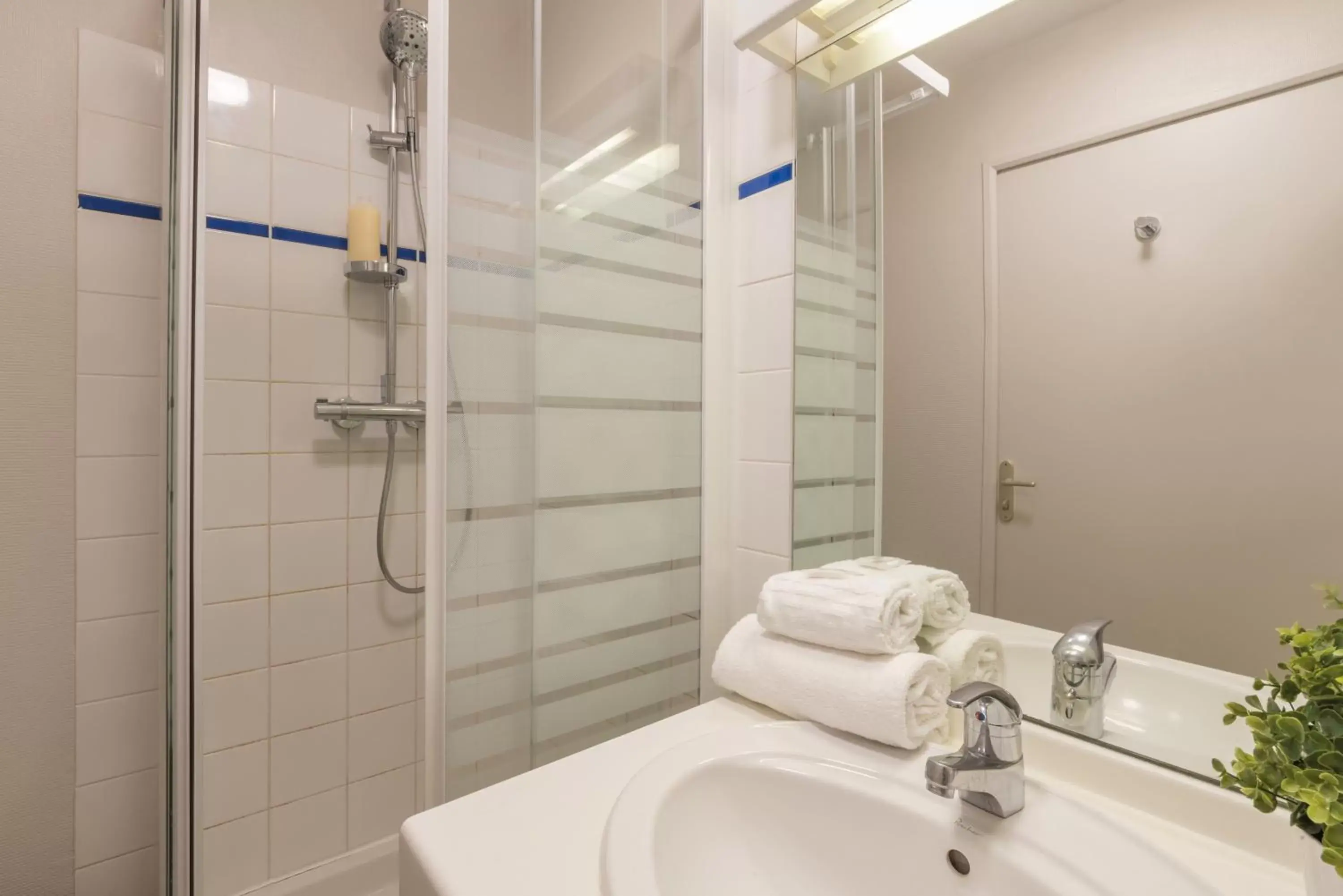 Shower, Bathroom in Appart'City Classic Nantes Quais de Loire