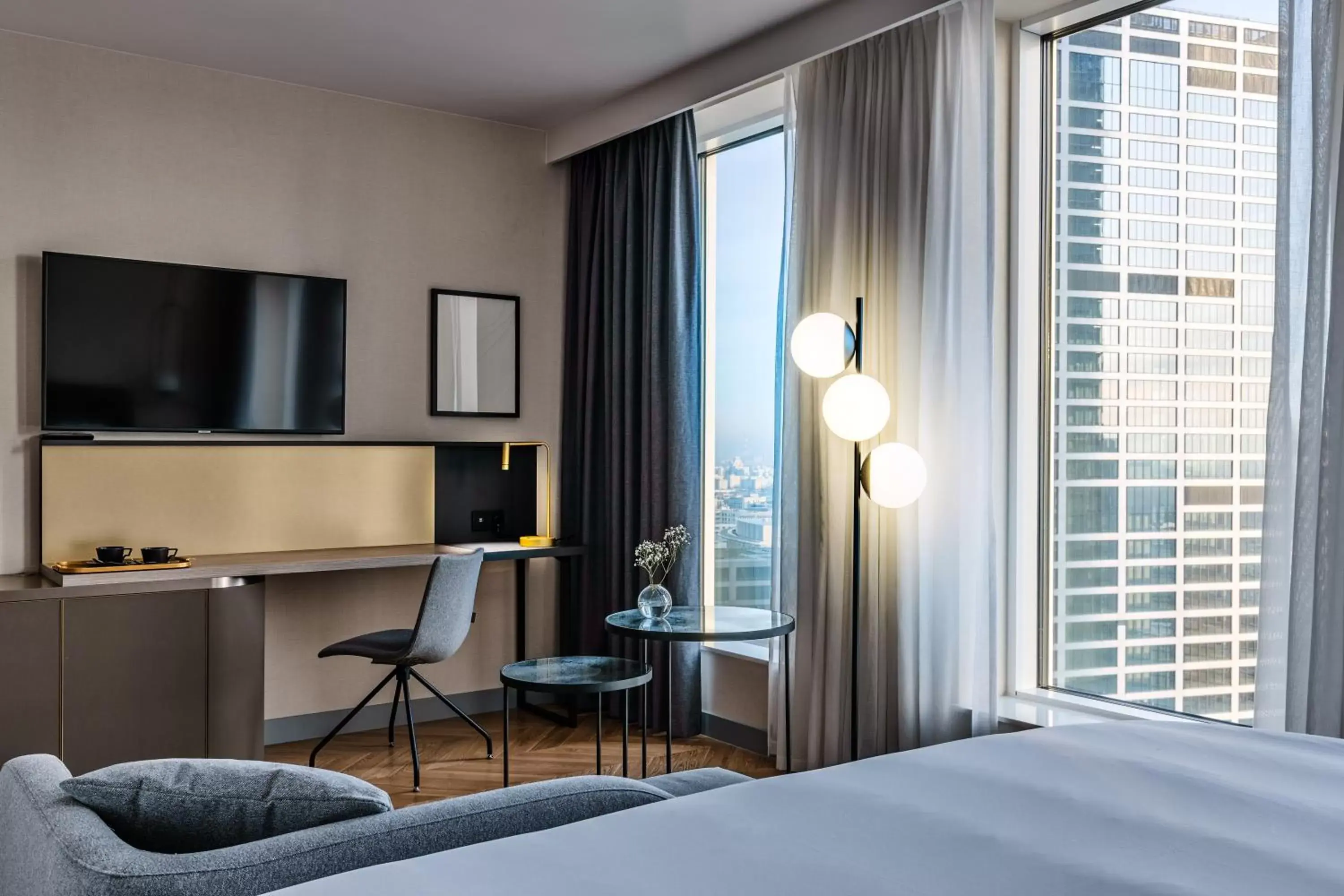 TV and multimedia, Bed in Crowne Plaza - Warsaw - The HUB, an IHG Hotel