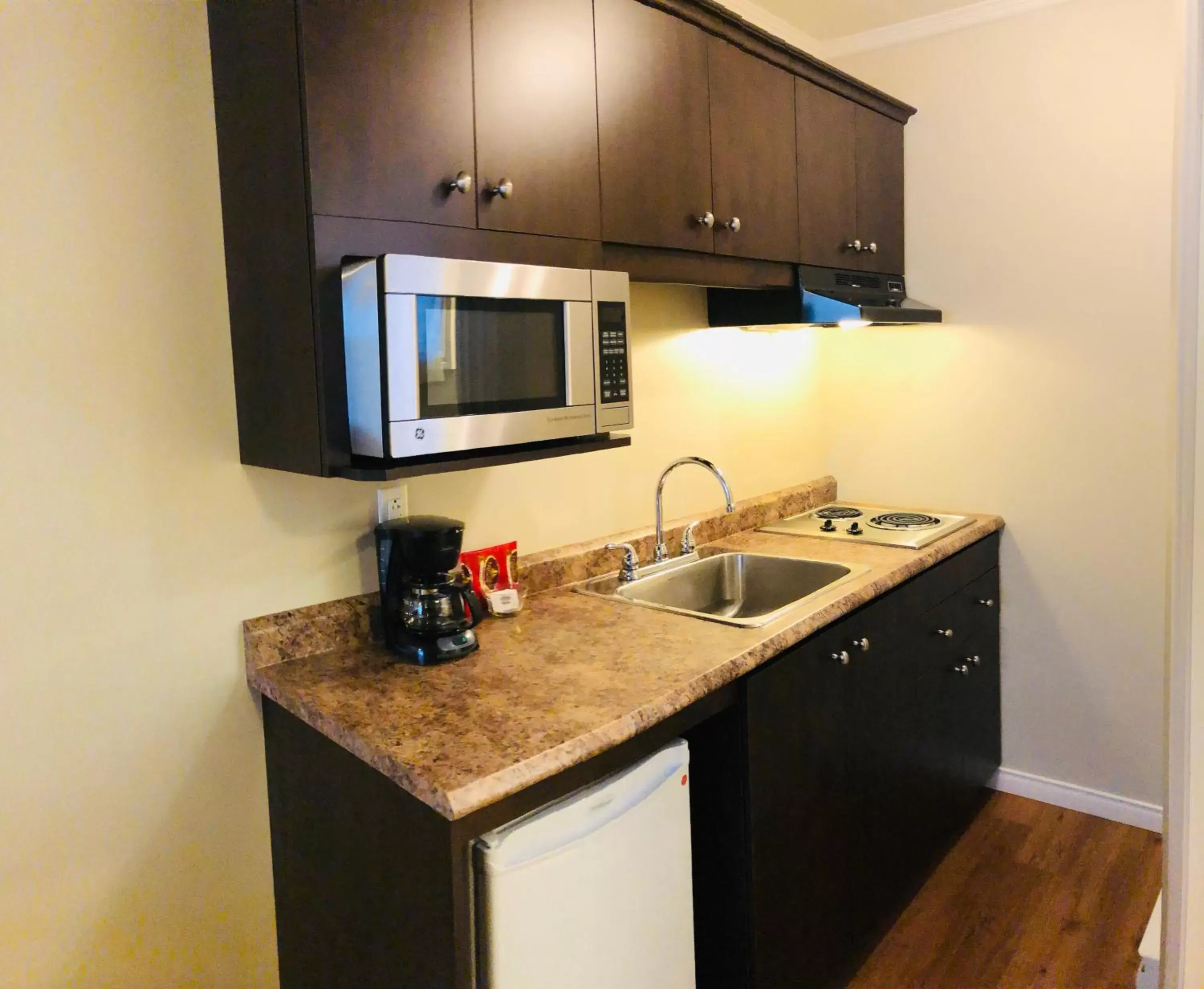 Double Room with Two Double Beds in Motel L'Abri Double Room with Two Double Beds in Motel L'Abri