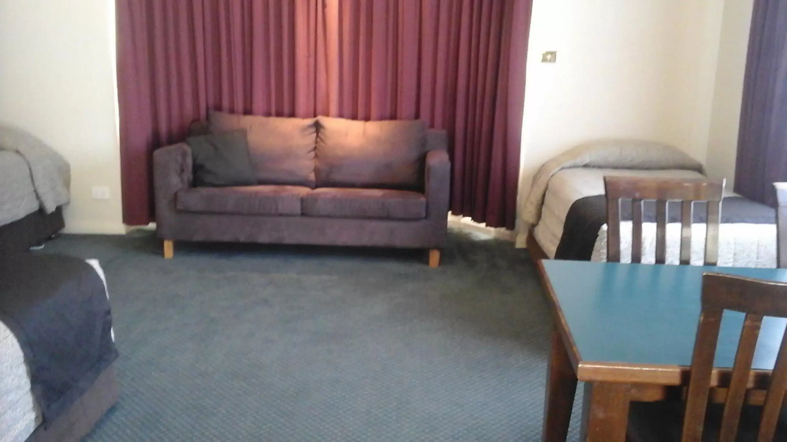 Bed, Seating Area in Willows Motel