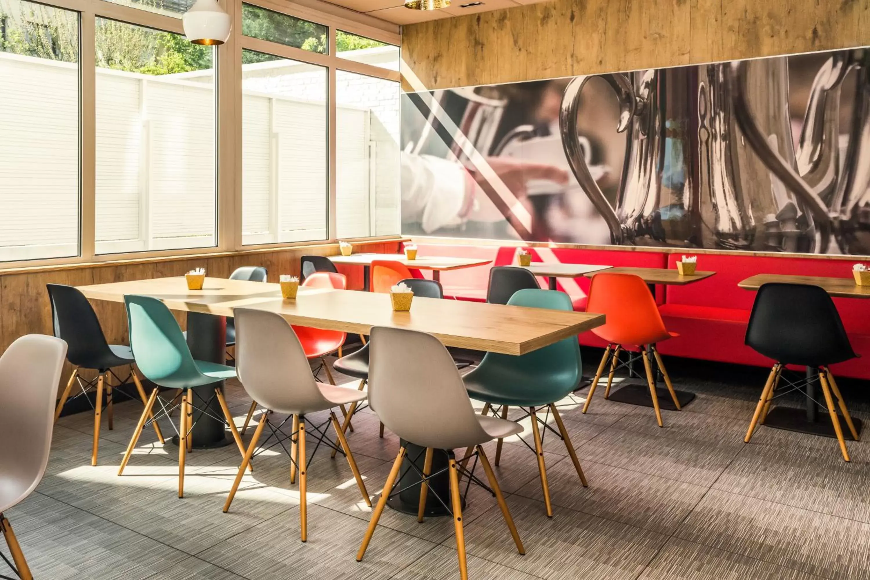 Restaurant/Places to Eat in ibis Paris Boulogne Billancourt