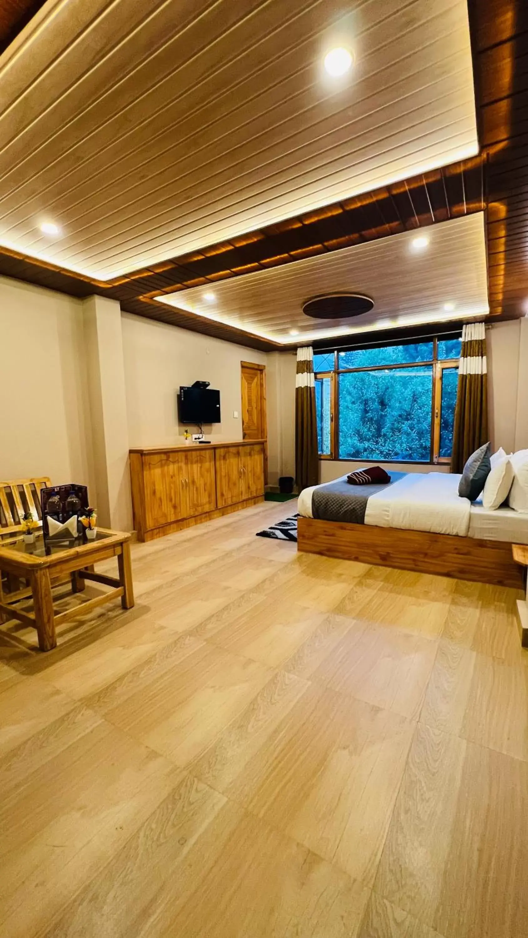 Superior King Room in Sana cottage - Affordable Luxury Stay in Manali Superior King Room in Sana cottage - Affordable Luxury Stay in Manali