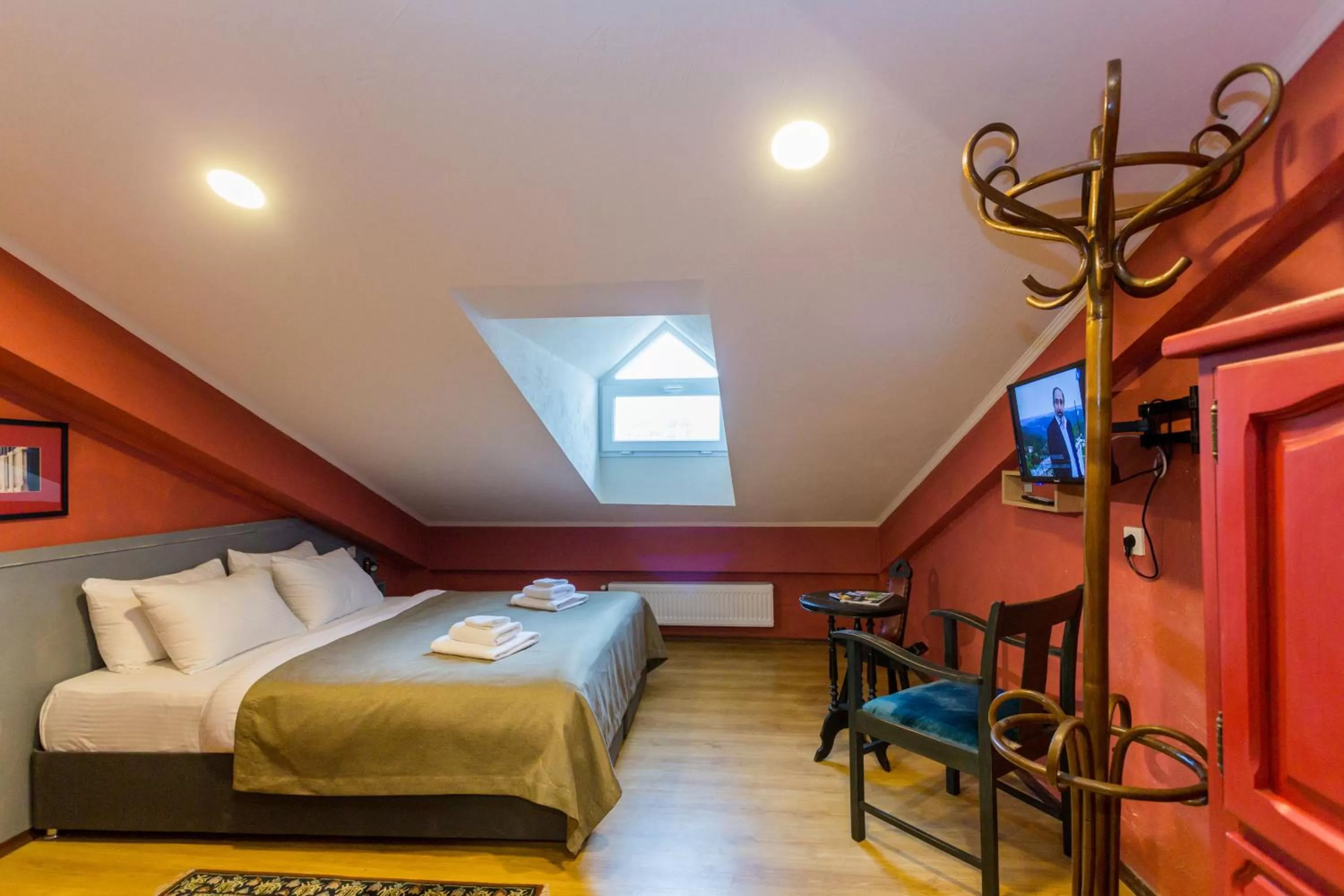 Photo of the whole room, Bed in Kindli Boutique Hotel