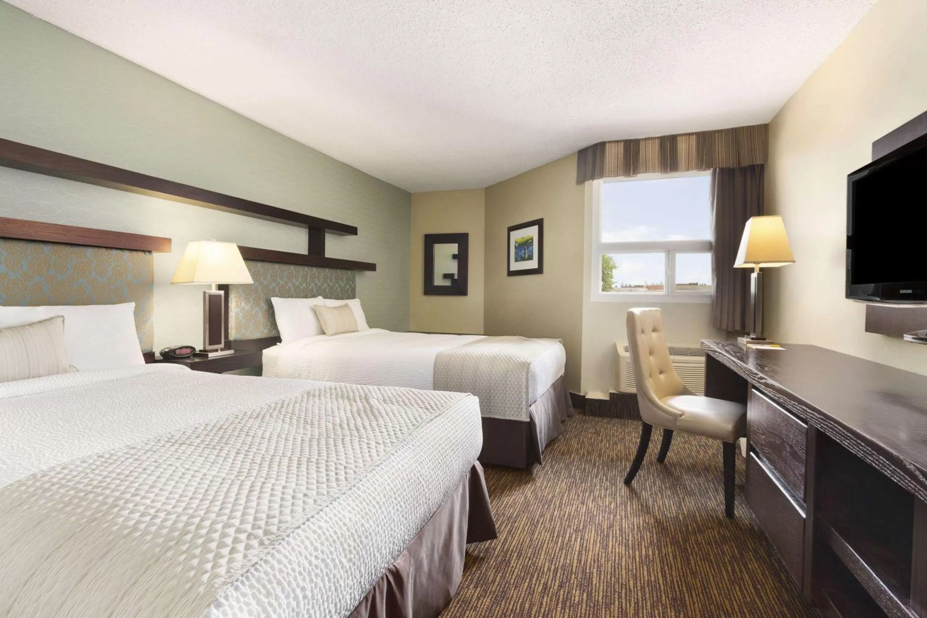 Photo of the whole room, Bed in Days Inn by Wyndham Vermilion