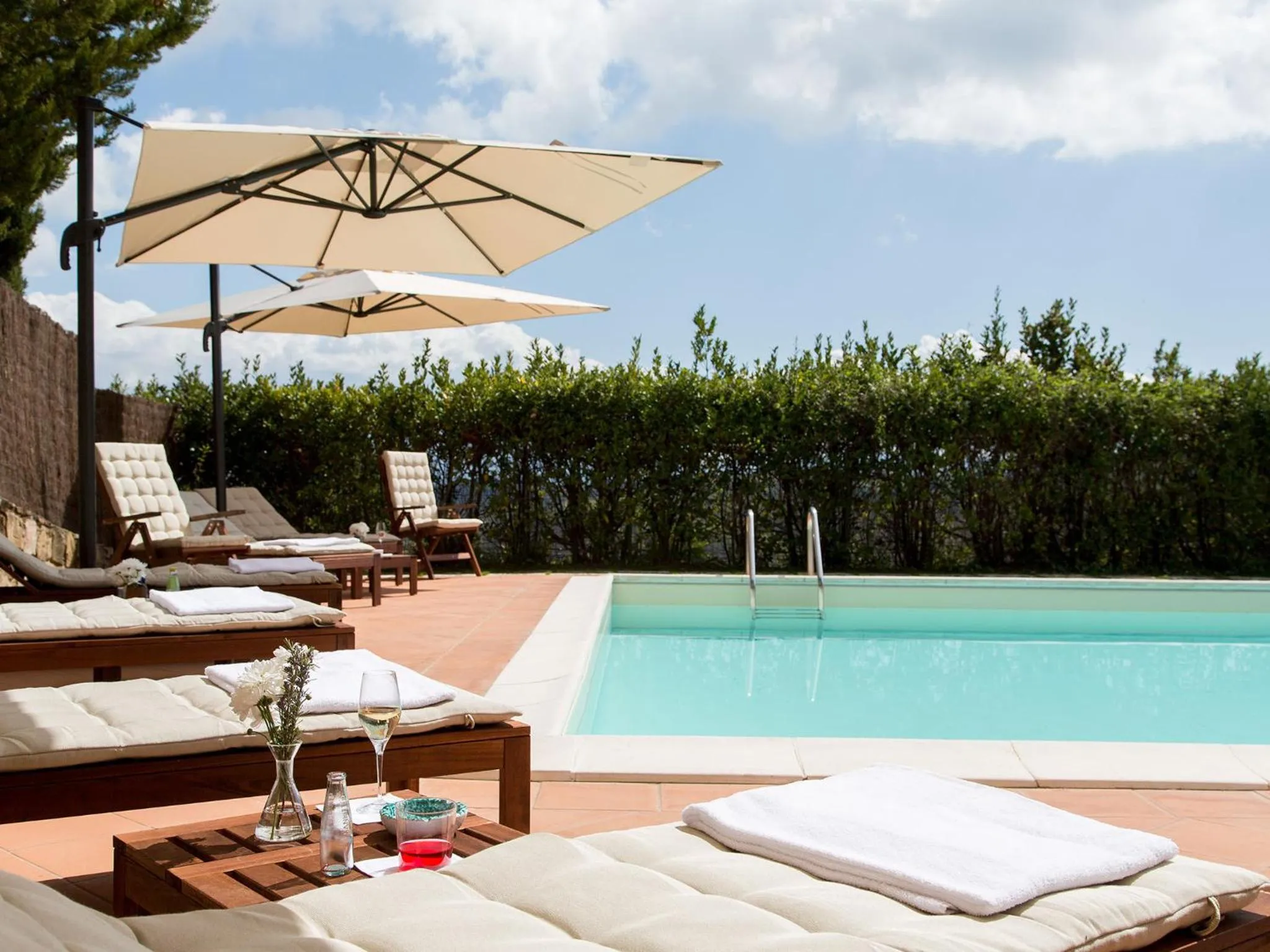 Swimming pool in Si Montalcino Hotel