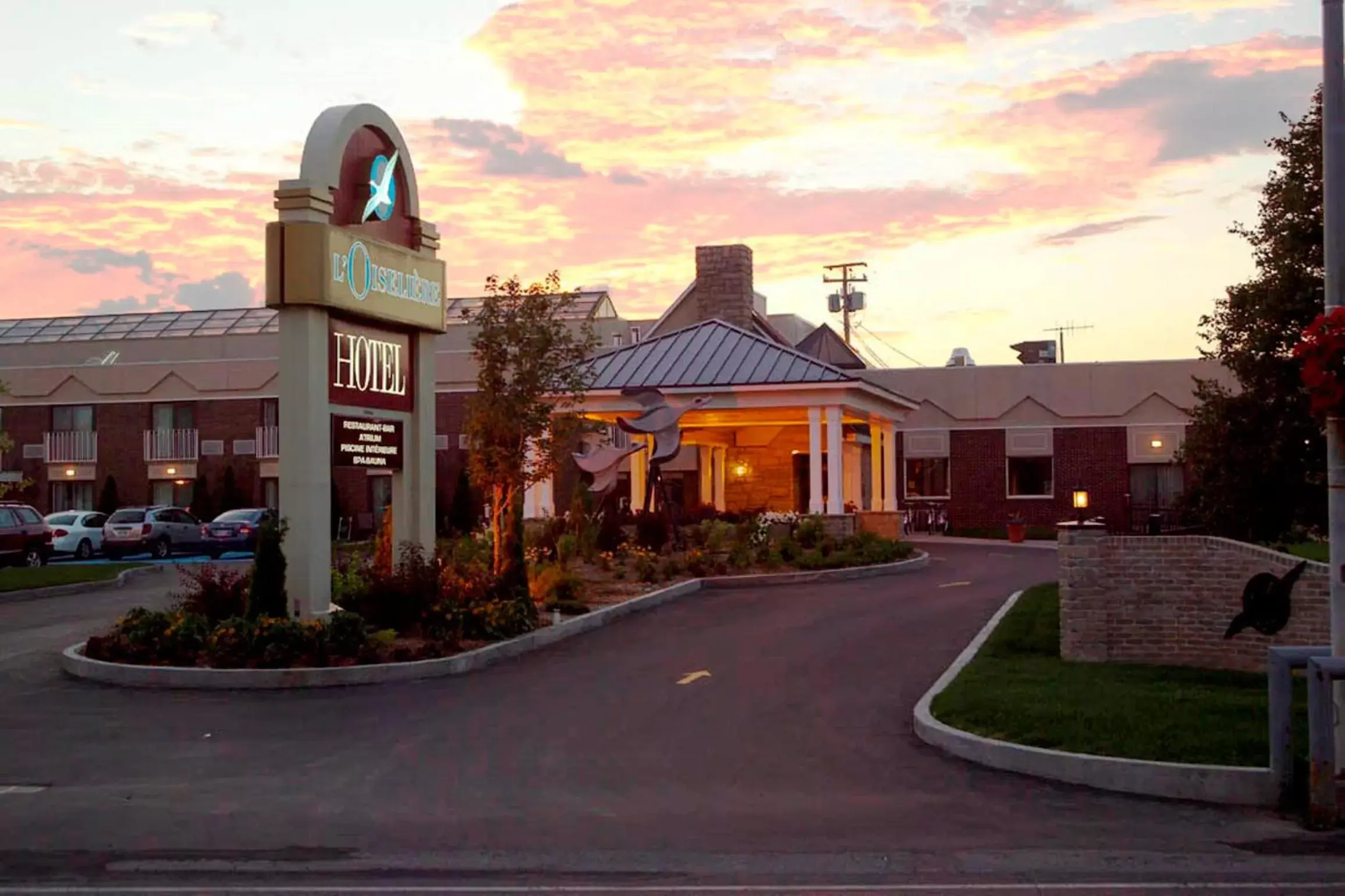 Facade/entrance, Property Building in Hotel L'Oiseliere Montmagny