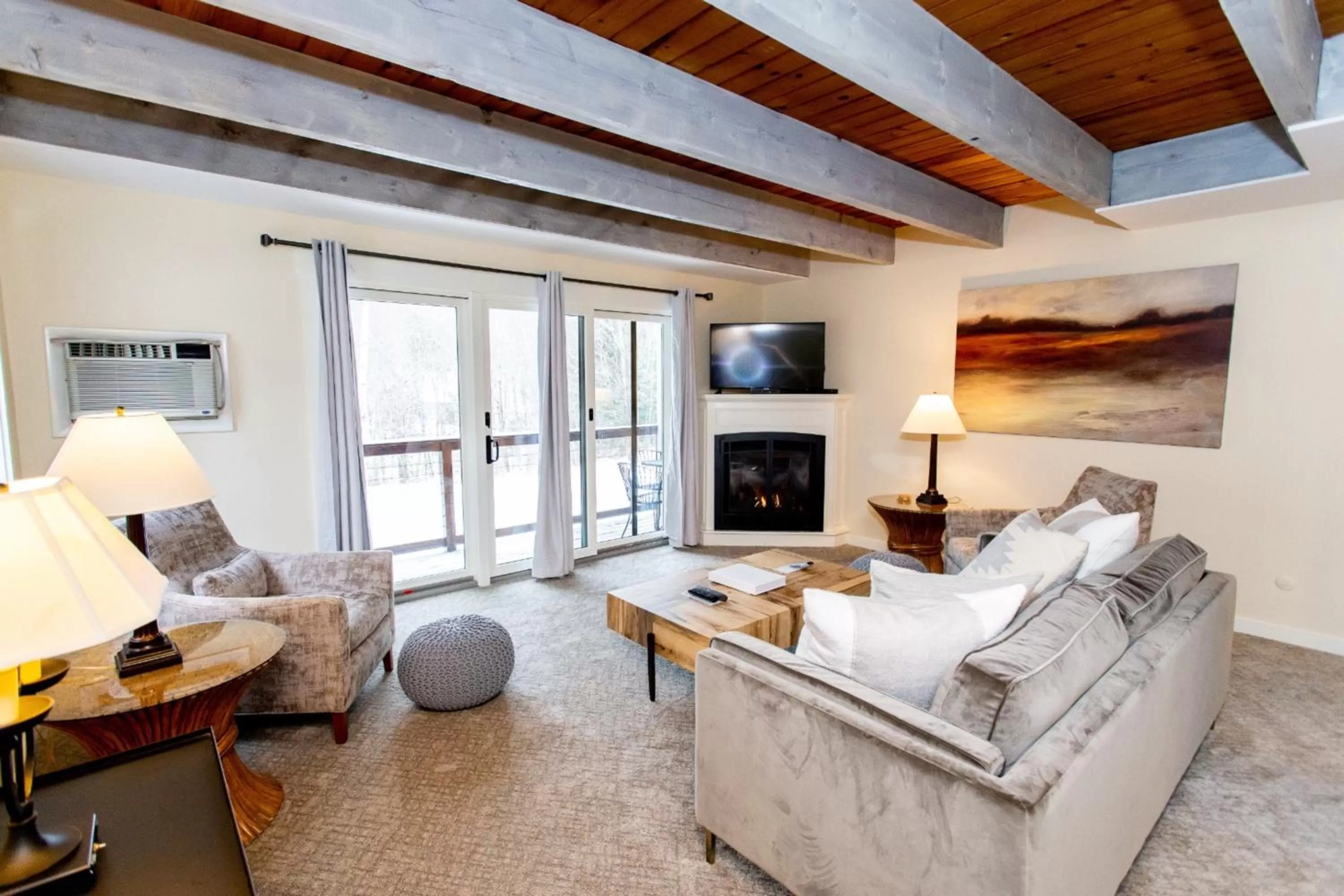 TV and multimedia in Topnotch Resort