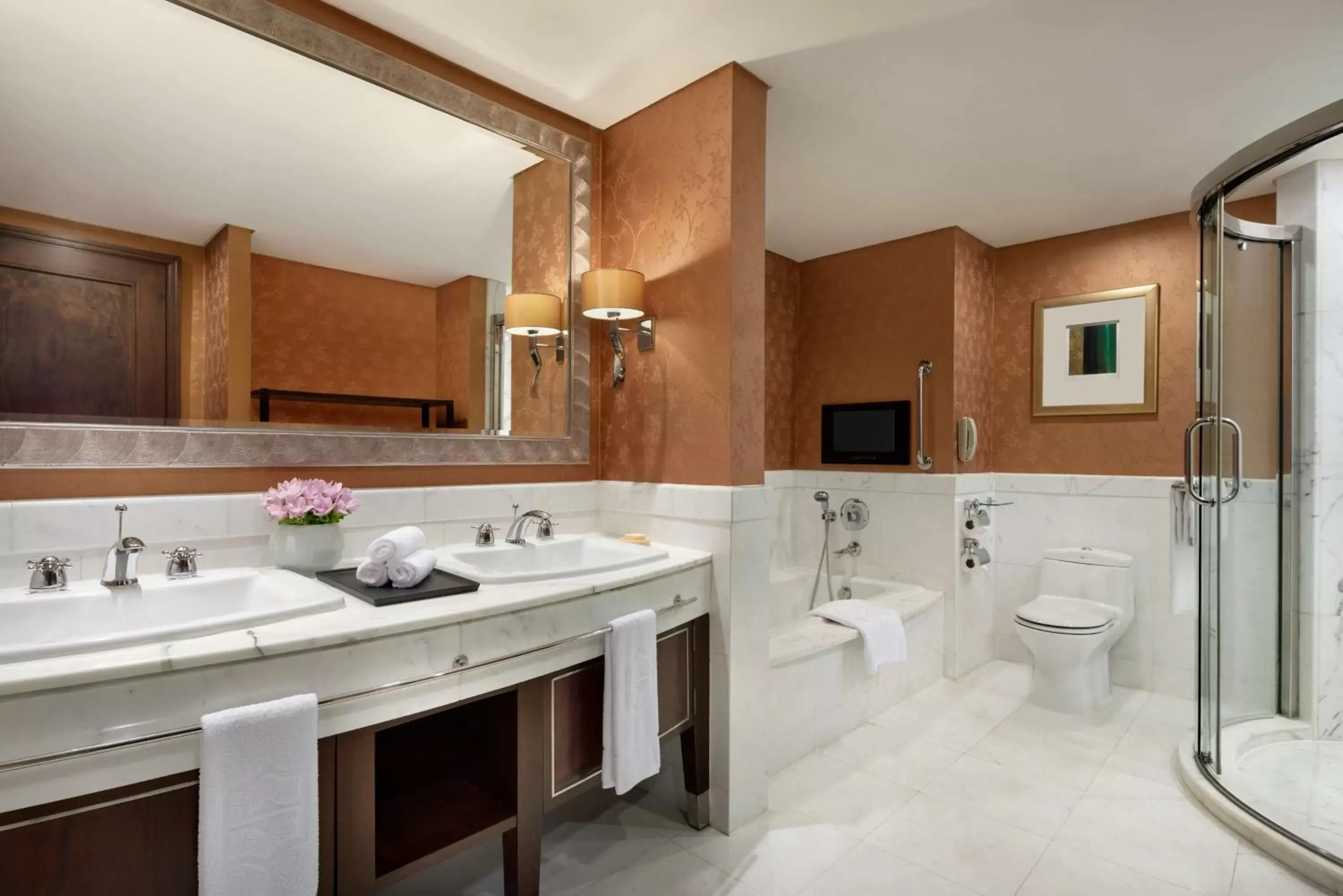 Shower, Bathroom in Shangri-La Bangkok