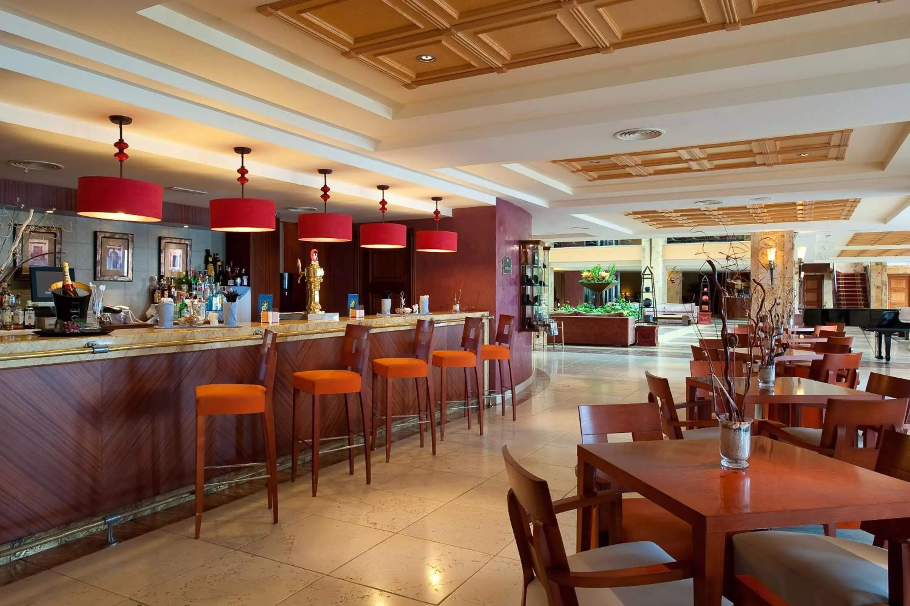 Lounge or bar, Restaurant/Places to Eat in Elba Estepona Gran Hotel & Thalasso Spa