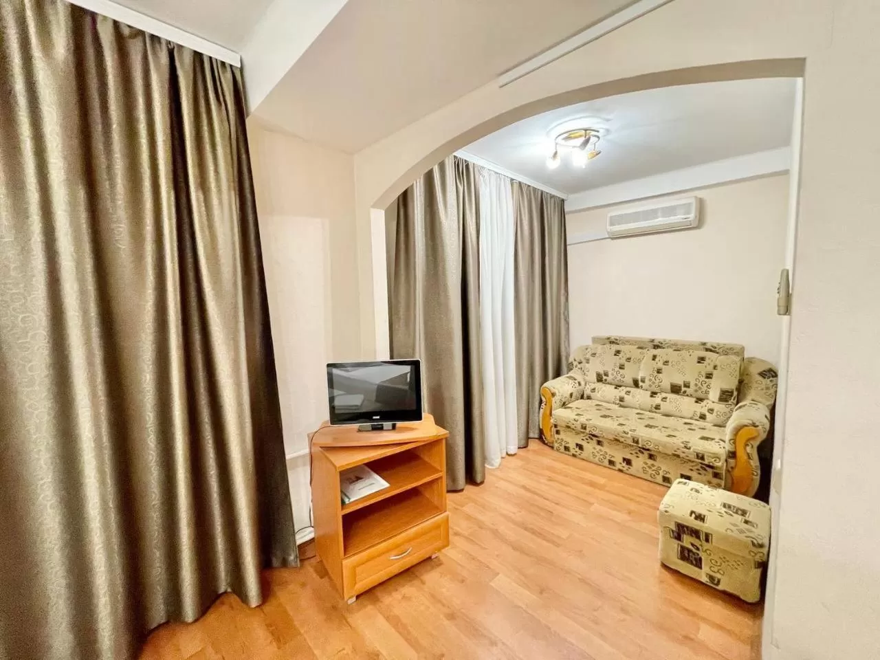 TV/Entertainment Center in Hotel 7F