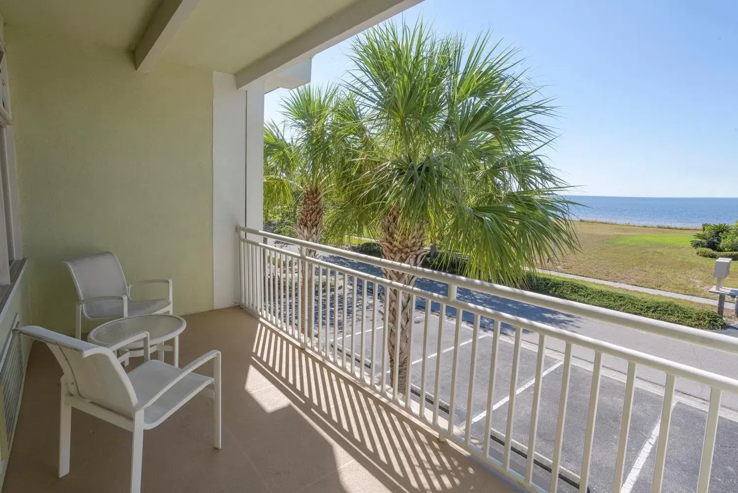 Balcony/Terrace in DOLPHINS, BEACH step away, WIFI, FREE PARKING,POOLS, JACUZZI