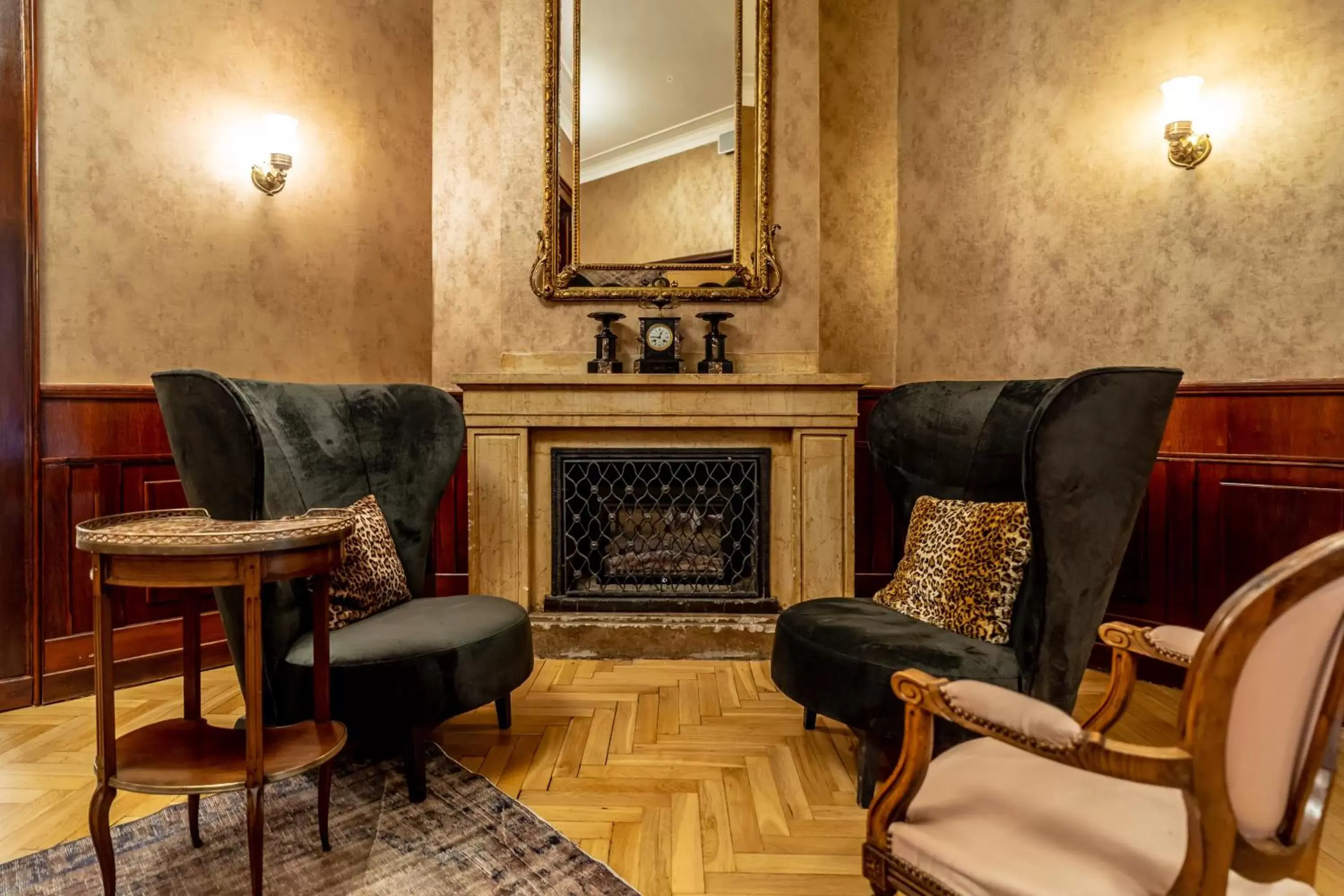 Library, Seating Area in H15 Hotel Francuski